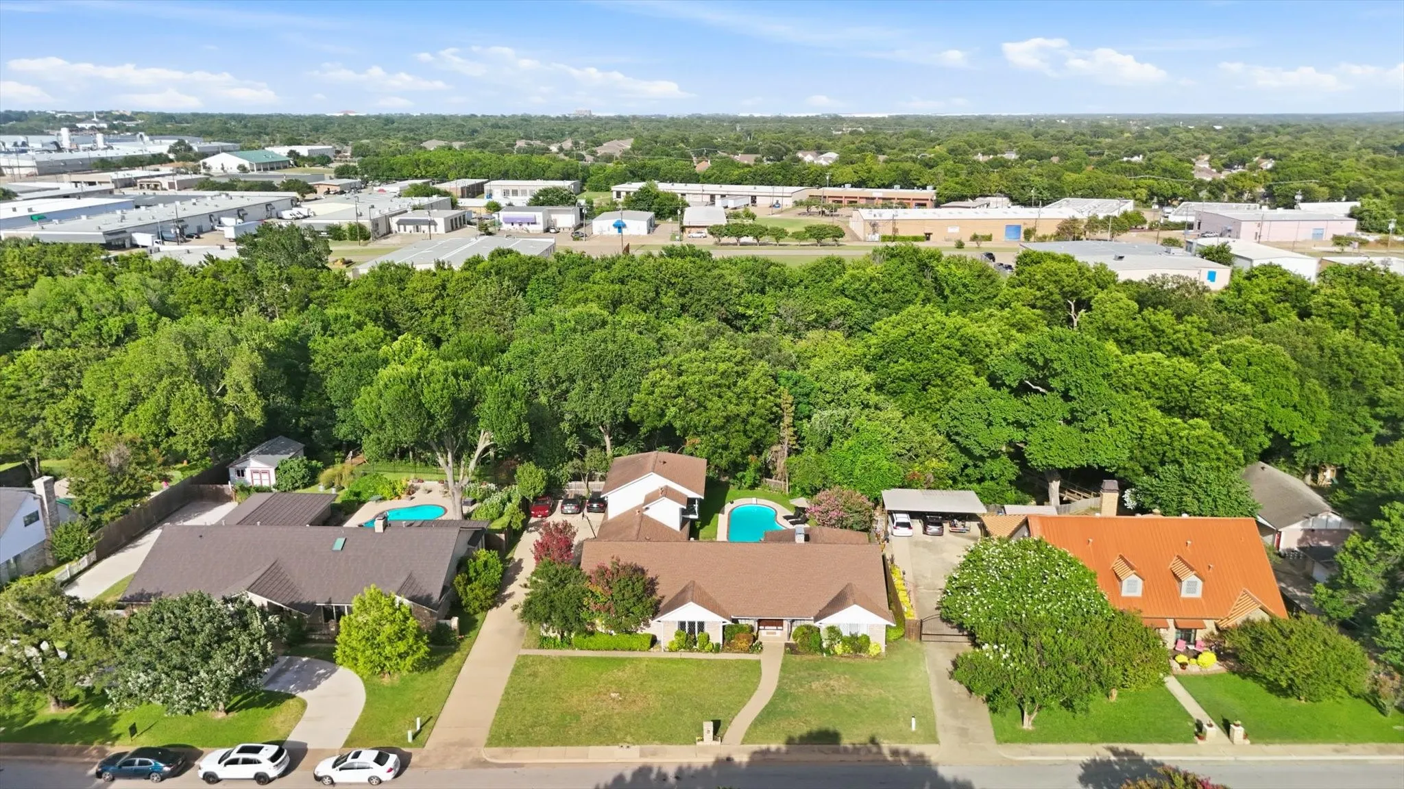 Single Family Residence For Sale in Dallas County , 1116 Spring Lake Drive, Duncanville, Texas 75137, 6 Bedroom, 4 Bathroom, 2 Garage spaces, 3,695 Sqft, built in 1976, mls#21277699, Real Estate Agent in Duncanville, Homes For Sale in Dallas county, Homes For Sale in Duncanville, Realtor in Duncanville Texas, Real Estate Brokerage Independent Realty Texas, Luminita Cordes Realtor