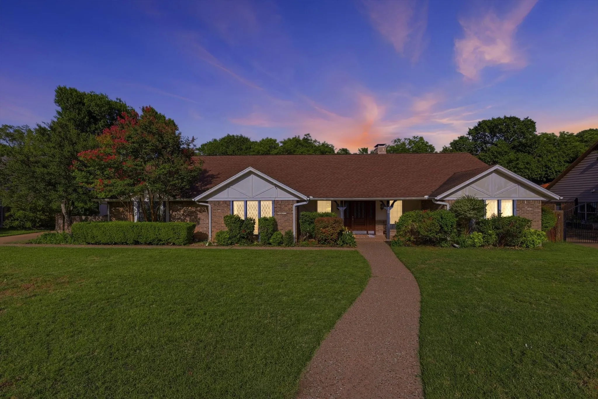 Single Family Residence For Sale in Dallas County , 1116 Spring Lake Drive, Duncanville, Texas 75137, 6 Bedroom, 4 Bathroom, 2 Garage spaces, 3,695 Sqft, built in 1976, mls#21277699, Real Estate Agent in Duncanville, Homes For Sale in Dallas county, Homes For Sale in Duncanville, Realtor in Duncanville Texas, Real Estate Brokerage Independent Realty Texas, Luminita Cordes Realtor
