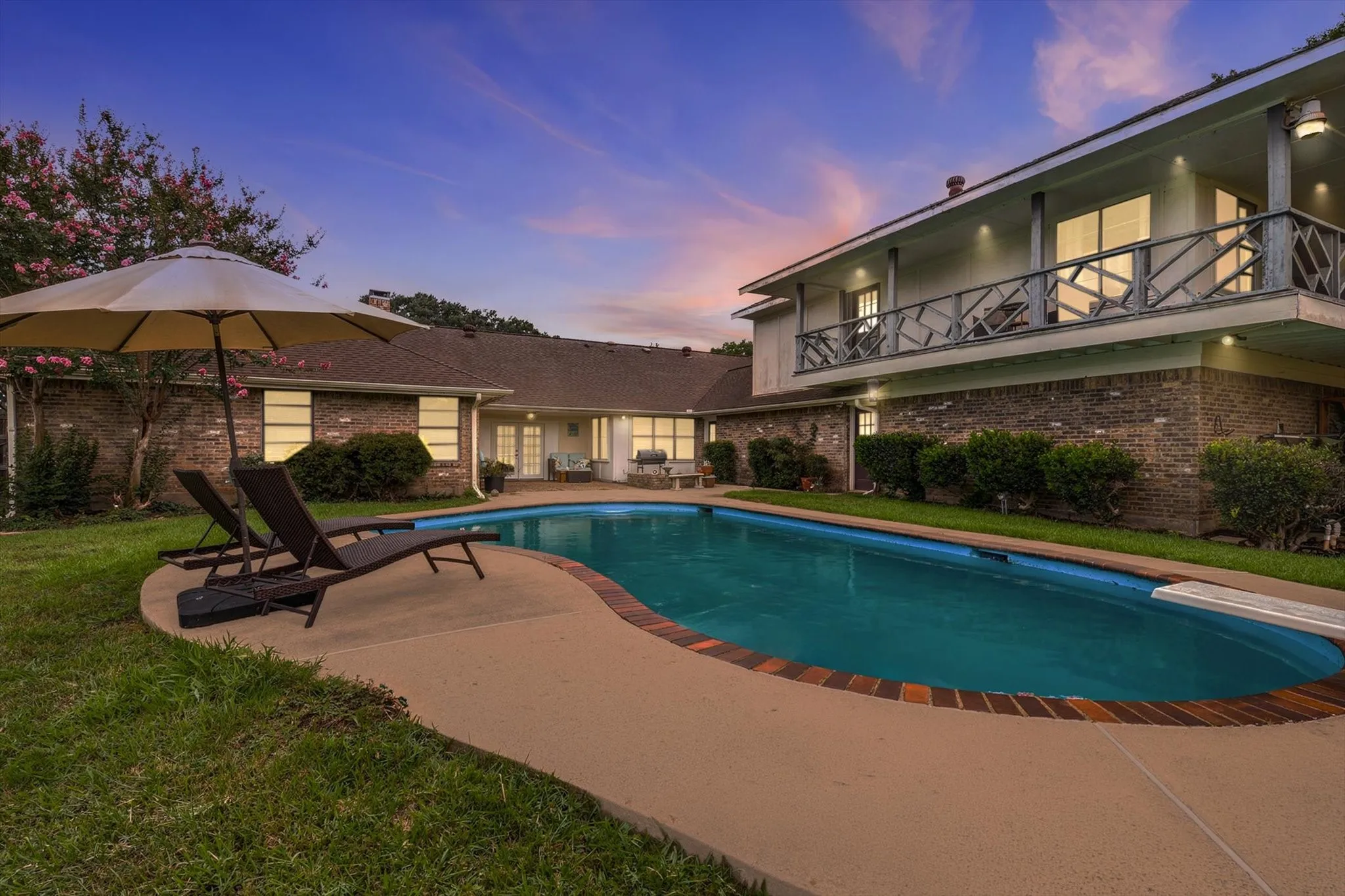 Single Family Residence For Sale in Dallas County , 1116 Spring Lake Drive, Duncanville, Texas 75137, 6 Bedroom, 4 Bathroom, 2 Garage spaces, 3,695 Sqft, built in 1976, mls#21277699, Real Estate Agent in Duncanville, Homes For Sale in Dallas county, Homes For Sale in Duncanville, Realtor in Duncanville Texas, Real Estate Brokerage Independent Realty Texas, Luminita Cordes Realtor