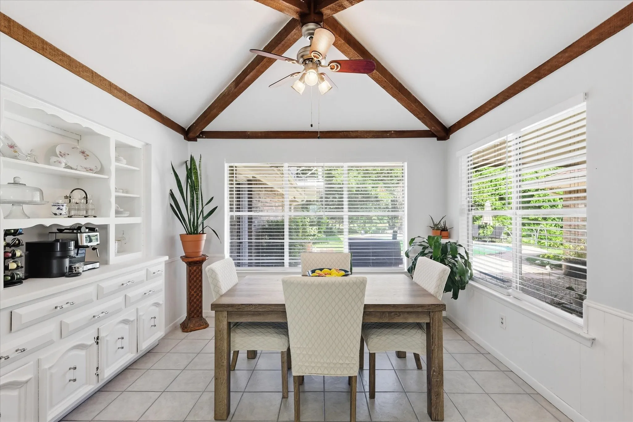 Single Family Residence For Sale in Dallas County , 1116 Spring Lake Drive, Duncanville, Texas 75137, 6 Bedroom, 4 Bathroom, 2 Garage spaces, 3,695 Sqft, built in 1976, mls#21277699, Real Estate Agent in Duncanville, Homes For Sale in Dallas county, Homes For Sale in Duncanville, Realtor in Duncanville Texas, Real Estate Brokerage Independent Realty Texas, Luminita Cordes Realtor