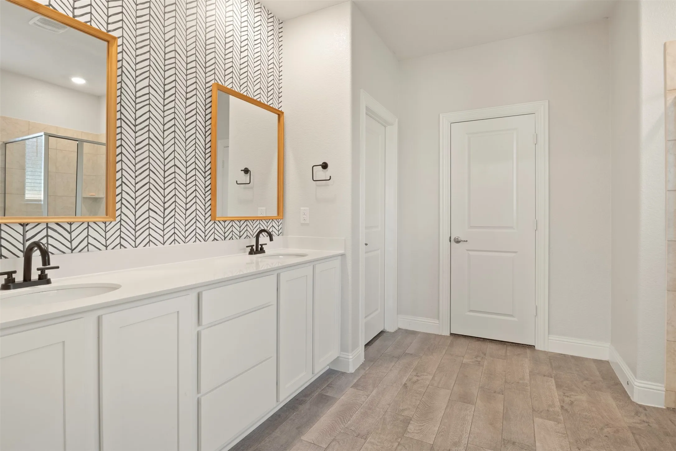 Single Family Residence For Sale in Denton County , 2816 Half Moon Road, Aubrey, Texas 76227, 4 Bedroom, 3 Bathroom, 3 Garage spaces, 3,403 Sqft, built in 2020, mls#21315878, Real Estate Agent in Aubrey, Homes For Sale in Denton county, Homes For Sale in Aubrey, Realtor in Aubrey Texas, Real Estate Brokerage Independent Realty Texas, Luminita Cordes Realtor
