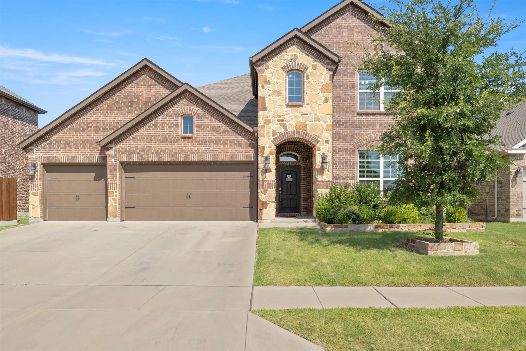 Single Family Residence For Sale in Denton County , 2816 Half Moon Road, Aubrey, Texas 76227, 4 Bedroom, 3 Bathroom, 3 Garage spaces, 3,403 Sqft, built in 2020, mls#21315878, Real Estate Agent in Aubrey, Homes For Sale in Denton county, Homes For Sale in Aubrey, Realtor in Aubrey Texas, Real Estate Brokerage Independent Realty Texas, Luminita Cordes Realtor
