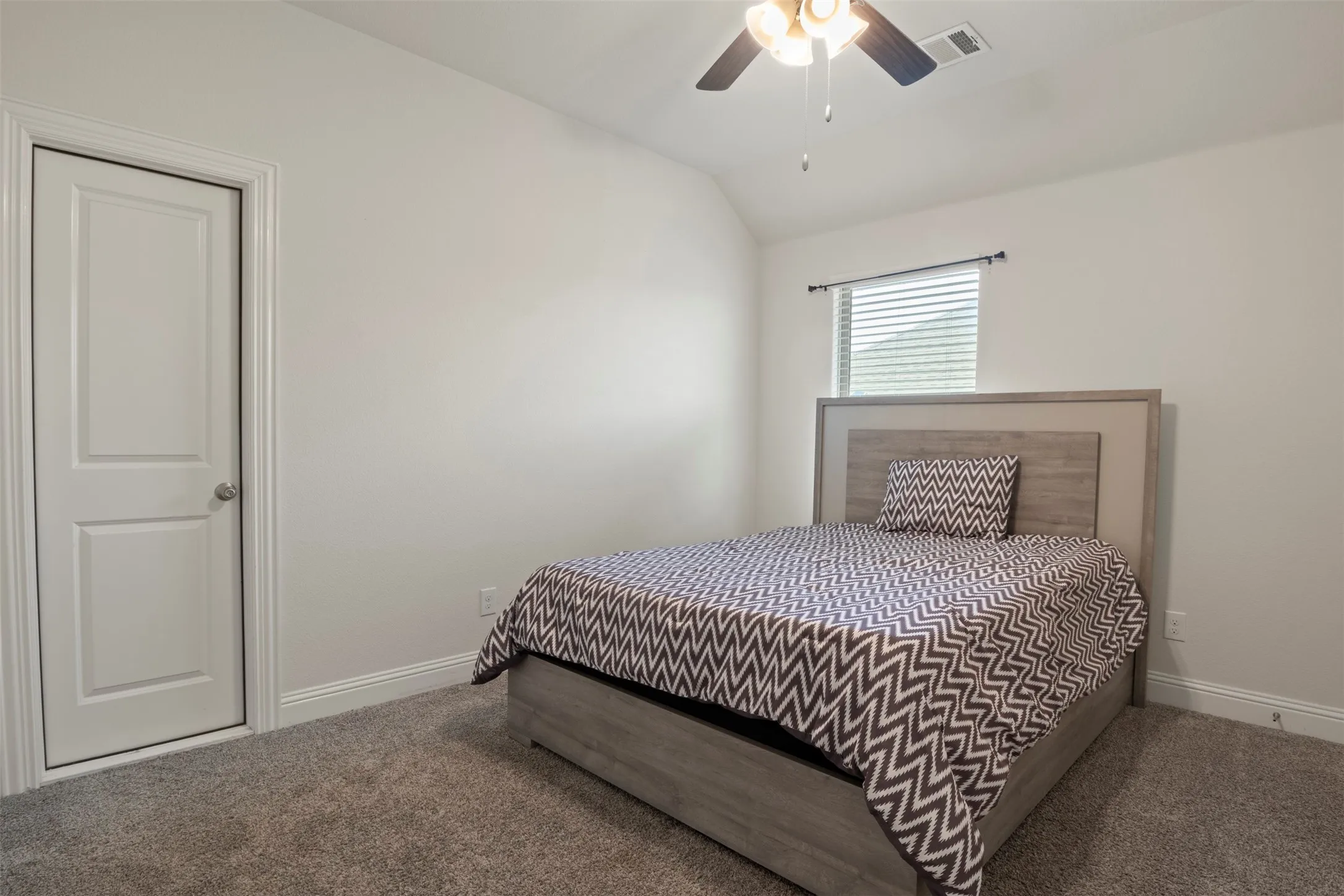Single Family Residence For Sale in Denton County , 2816 Half Moon Road, Aubrey, Texas 76227, 4 Bedroom, 3 Bathroom, 3 Garage spaces, 3,403 Sqft, built in 2020, mls#21315878, Real Estate Agent in Aubrey, Homes For Sale in Denton county, Homes For Sale in Aubrey, Realtor in Aubrey Texas, Real Estate Brokerage Independent Realty Texas, Luminita Cordes Realtor