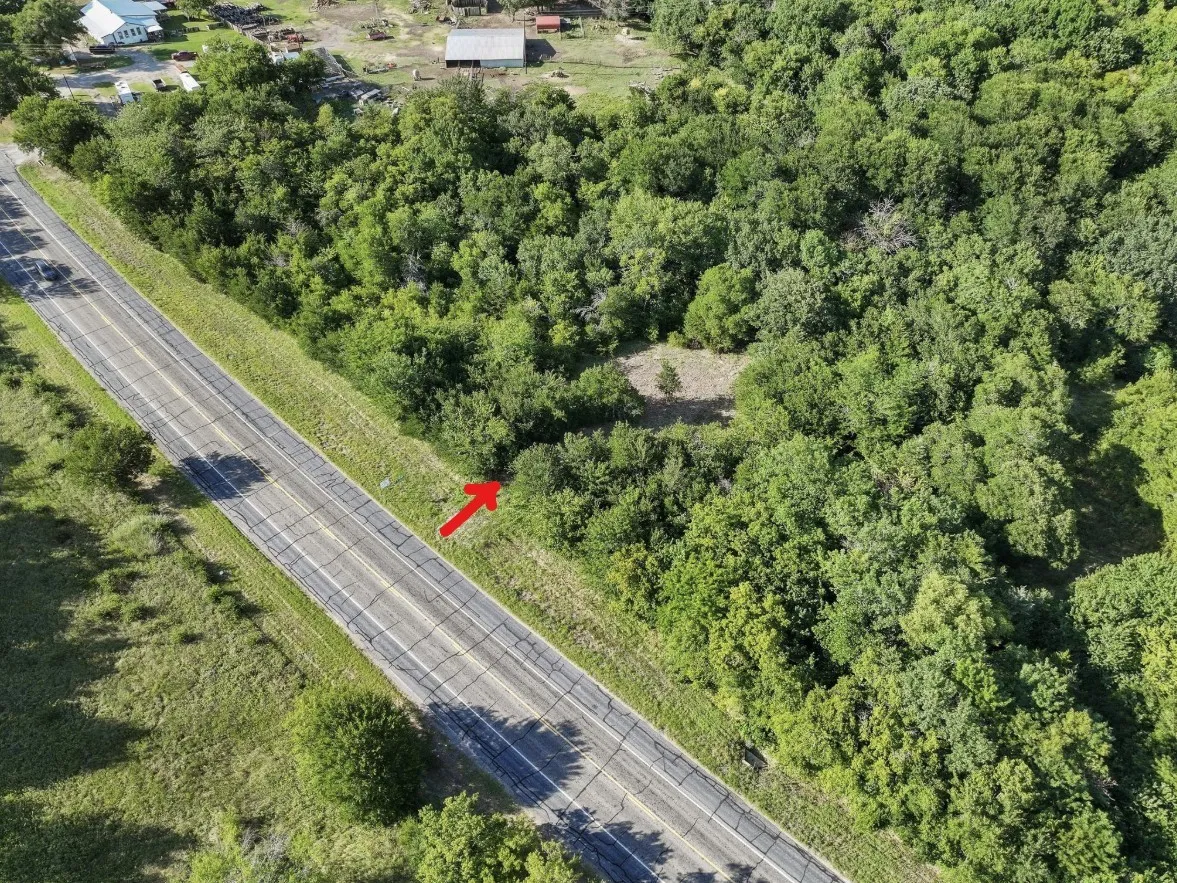 arrow indicates clearing for parking to enter property