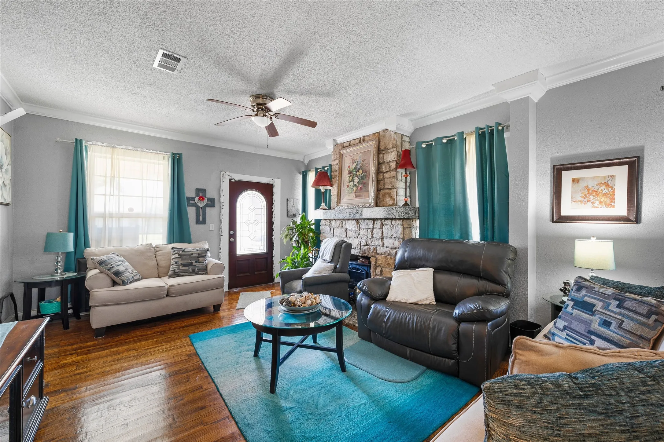 Single Family Residence For Sale in Mc Lennan County , 2700 Cole Avenue, Waco, Texas 76707, 2 Bedroom, 2 Bathroom, Garage spaces, 1,247 Sqft, built in 1921, Price $189,000, mls#21322606, Real Estate Agent in Waco, Homes For Sale in Mc Lennan county, Homes For Sale in Waco, Realtor in Waco Texas, Real Estate Brokerage Independent Realty Texas, Luminita Cordes Realtor