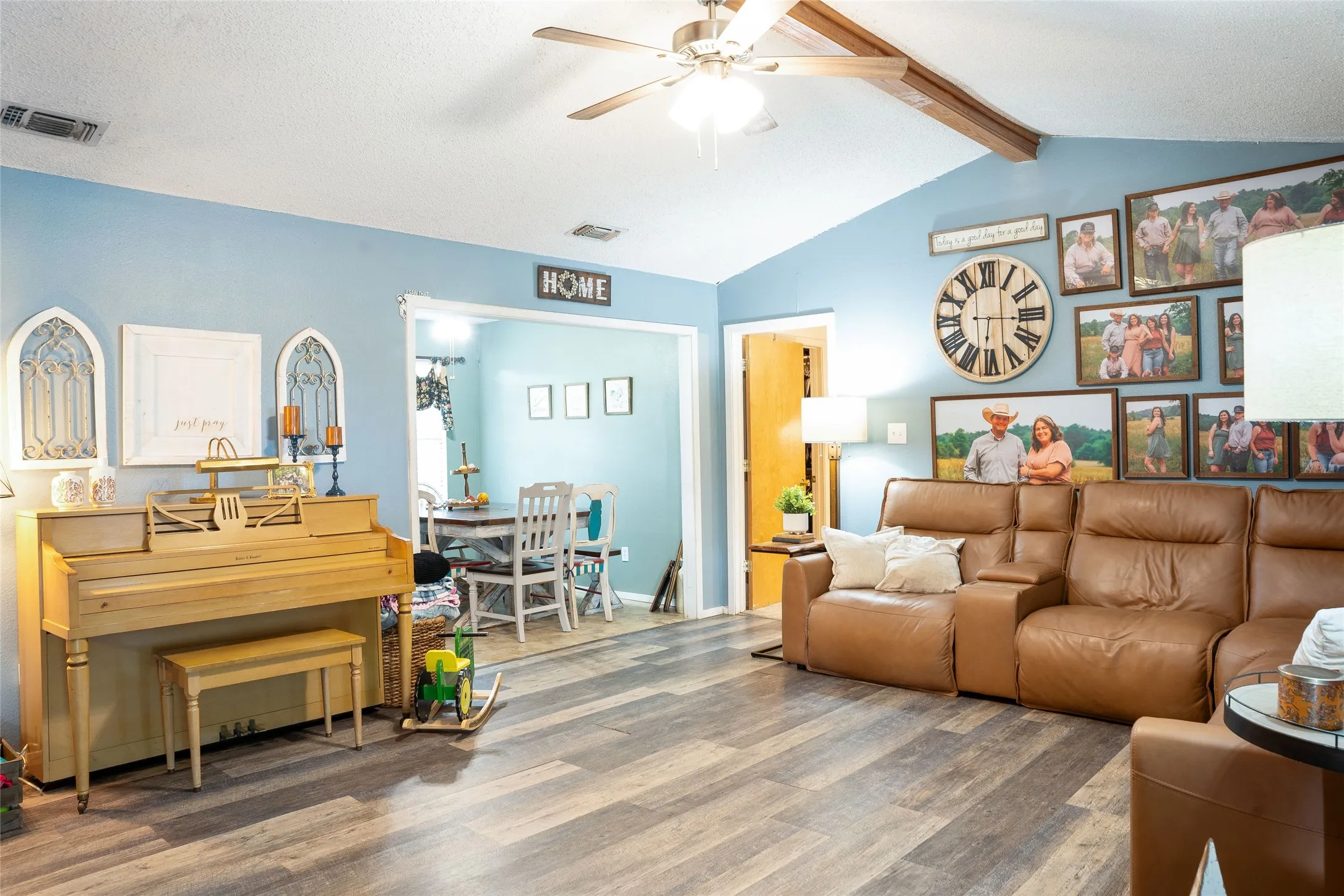 Single Family Residence For Sale in Hopkins County , 15197 Farm Road 71 E, Sulphur Bluff, Texas 75481, 3 Bedroom, 2 Bathroom, Garage spaces, 1,404 Sqft, built in 1996, Price $349,000, mls#21322569, Real Estate Agent in Sulphur Bluff, Homes For Sale in Hopkins county, Homes For Sale in Sulphur Bluff, Realtor in Sulphur Bluff Texas, Real Estate Brokerage Independent Realty Texas, Luminita Cordes Realtor
