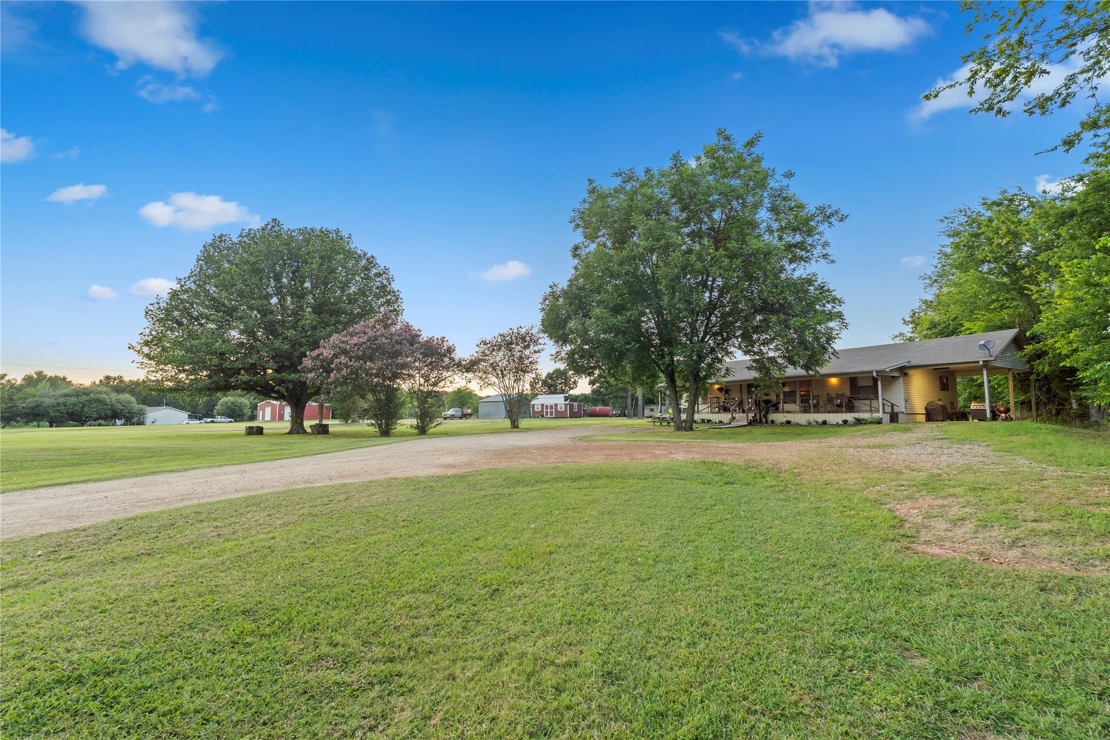Single Family Residence For Sale in Hopkins County , 15197 Farm Road 71 E, Sulphur Bluff, Texas 75481, 3 Bedroom, 2 Bathroom, Garage spaces, 1,404 Sqft, built in 1996, Price $349,000, mls#21322569, Real Estate Agent in Sulphur Bluff, Homes For Sale in Hopkins county, Homes For Sale in Sulphur Bluff, Realtor in Sulphur Bluff Texas, Real Estate Brokerage Independent Realty Texas, Luminita Cordes Realtor