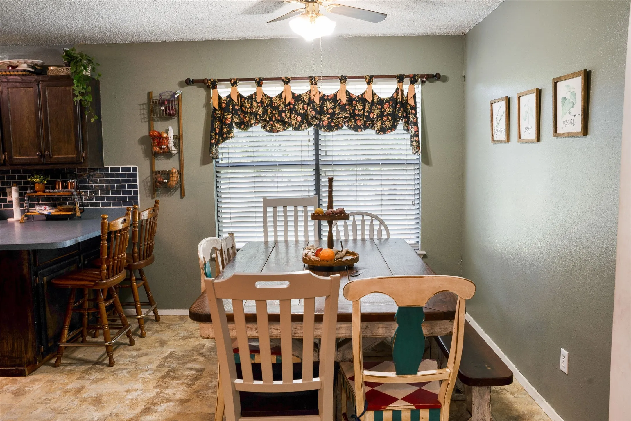 Single Family Residence For Sale in Hopkins County , 15197 Farm Road 71 E, Sulphur Bluff, Texas 75481, 3 Bedroom, 2 Bathroom, Garage spaces, 1,404 Sqft, built in 1996, Price $349,000, mls#21322569, Real Estate Agent in Sulphur Bluff, Homes For Sale in Hopkins county, Homes For Sale in Sulphur Bluff, Realtor in Sulphur Bluff Texas, Real Estate Brokerage Independent Realty Texas, Luminita Cordes Realtor