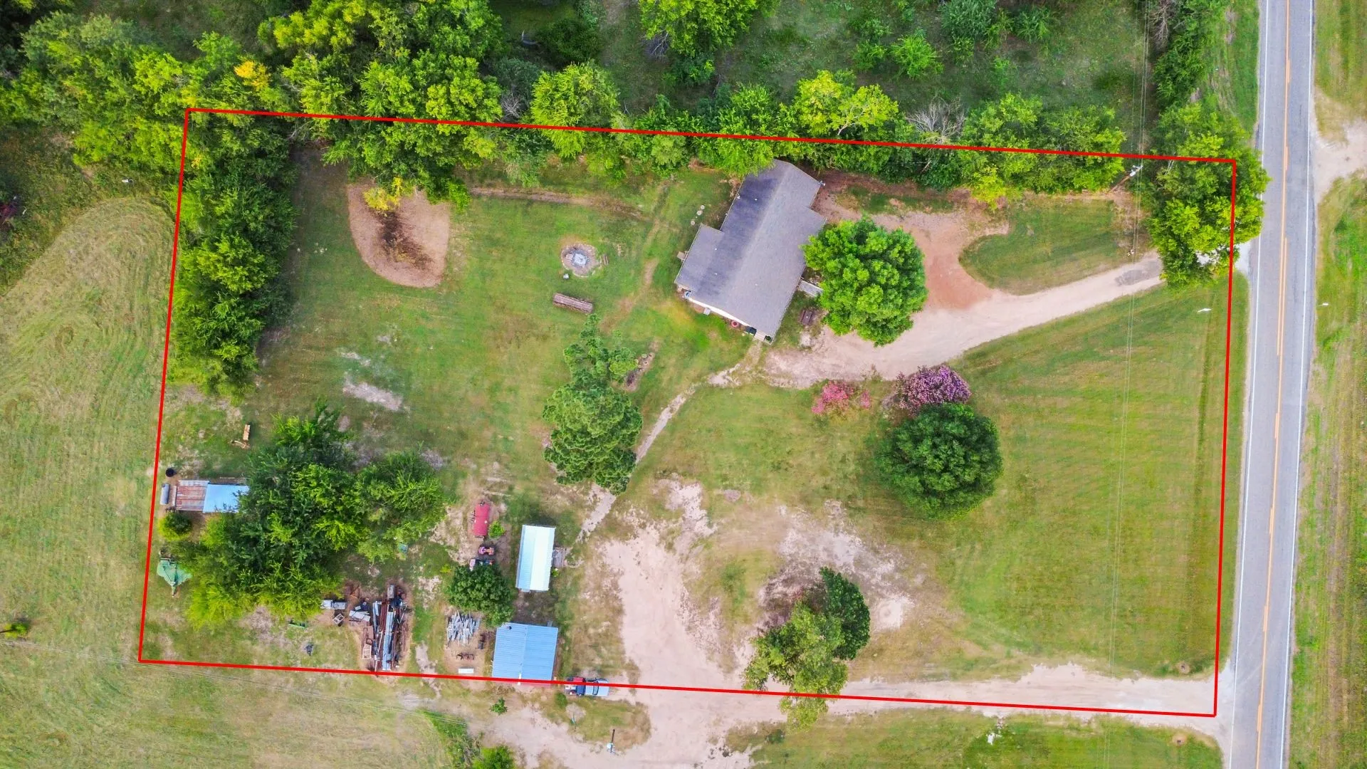 Single Family Residence For Sale in Hopkins County , 15197 Farm Road 71 E, Sulphur Bluff, Texas 75481, 3 Bedroom, 2 Bathroom, Garage spaces, 1,404 Sqft, built in 1996, Price $349,000, mls#21322569, Real Estate Agent in Sulphur Bluff, Homes For Sale in Hopkins county, Homes For Sale in Sulphur Bluff, Realtor in Sulphur Bluff Texas, Real Estate Brokerage Independent Realty Texas, Luminita Cordes Realtor