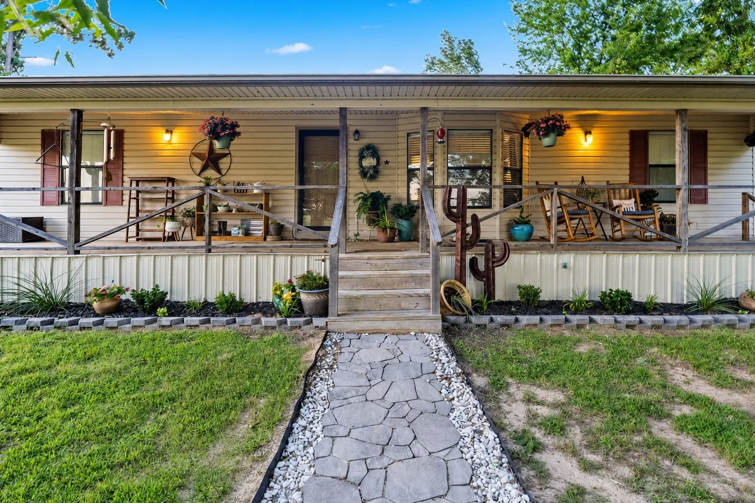 Single Family Residence For Sale in Hopkins County , 15197 Farm Road 71 E, Sulphur Bluff, Texas 75481, 3 Bedroom, 2 Bathroom, Garage spaces, 1,404 Sqft, built in 1996, Price $349,000, mls#21322569, Real Estate Agent in Sulphur Bluff, Homes For Sale in Hopkins county, Homes For Sale in Sulphur Bluff, Realtor in Sulphur Bluff Texas, Real Estate Brokerage Independent Realty Texas, Luminita Cordes Realtor