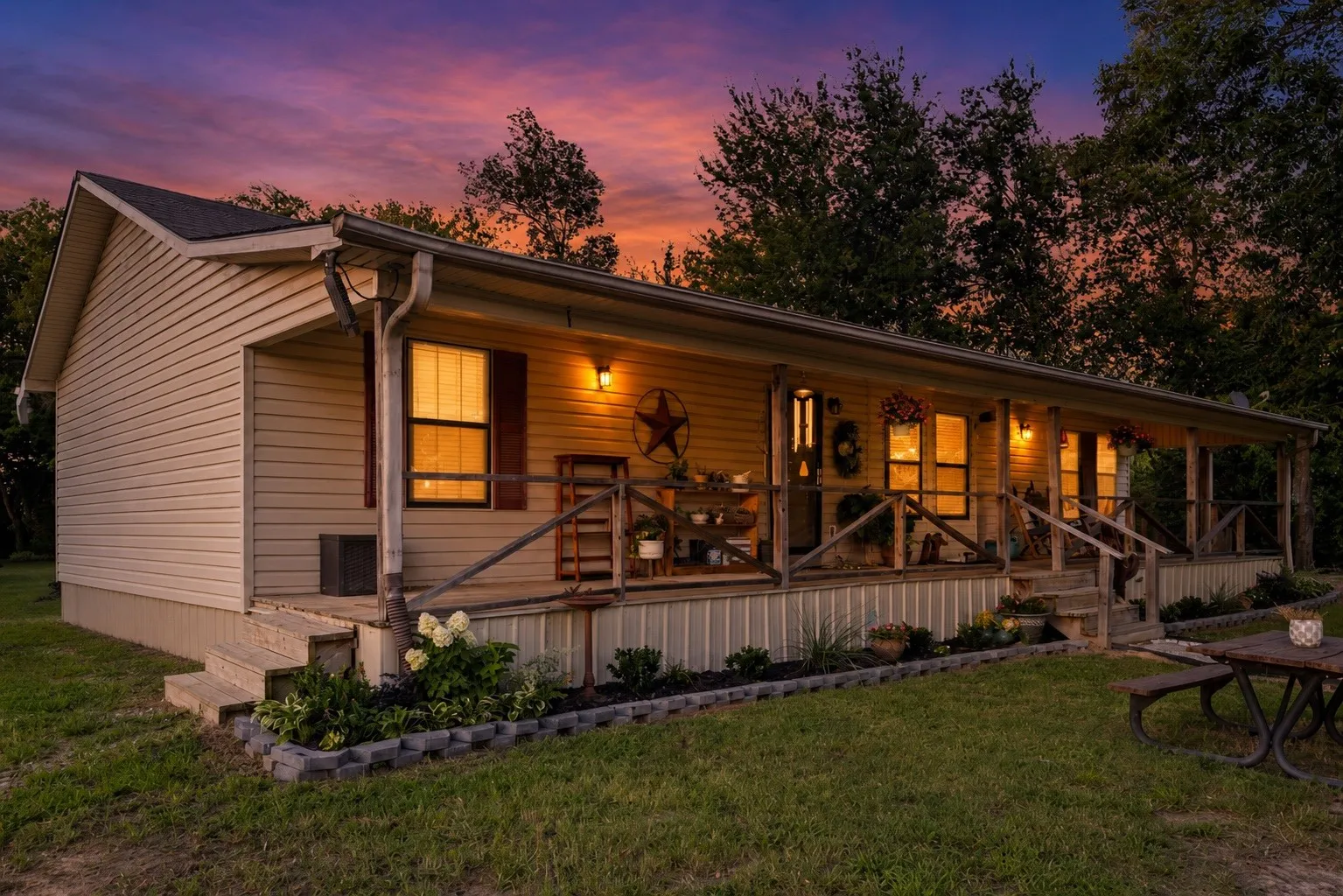 Single Family Residence For Sale in Hopkins County , 15197 Farm Road 71 E, Sulphur Bluff, Texas 75481, 3 Bedroom, 2 Bathroom, Garage spaces, 1,404 Sqft, built in 1996, Price $349,000, mls#21322569, Real Estate Agent in Sulphur Bluff, Homes For Sale in Hopkins county, Homes For Sale in Sulphur Bluff, Realtor in Sulphur Bluff Texas, Real Estate Brokerage Independent Realty Texas, Luminita Cordes Realtor