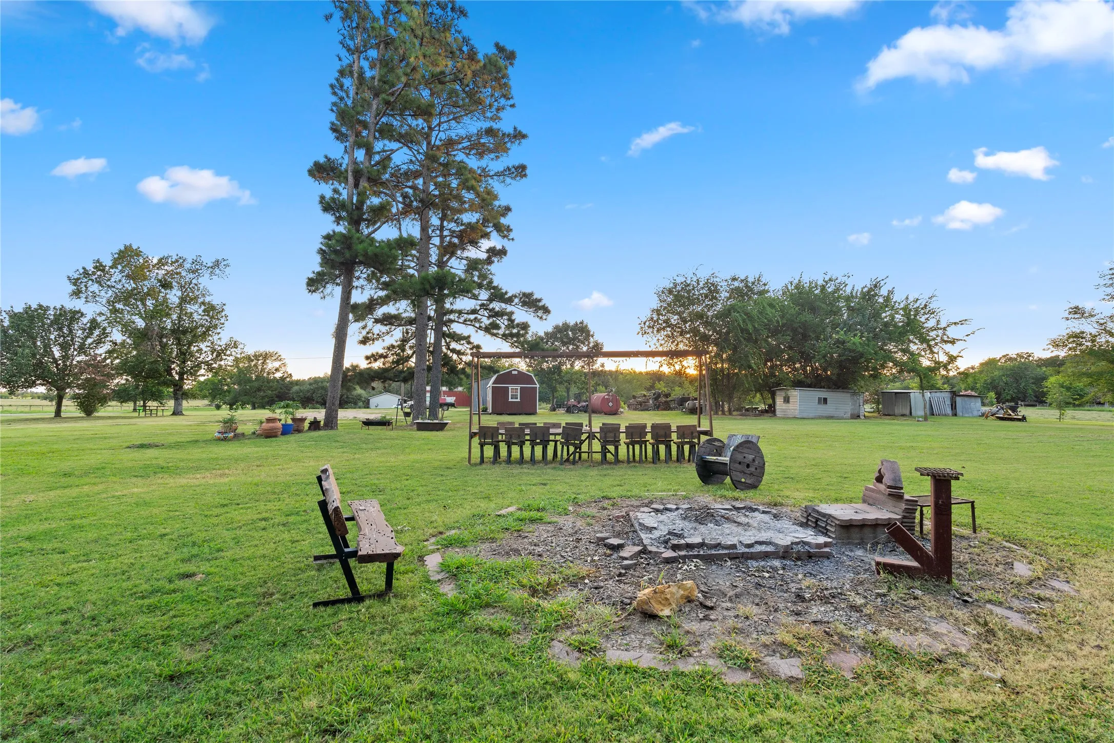 Single Family Residence For Sale in Hopkins County , 15197 Farm Road 71 E, Sulphur Bluff, Texas 75481, 3 Bedroom, 2 Bathroom, Garage spaces, 1,404 Sqft, built in 1996, Price $349,000, mls#21322569, Real Estate Agent in Sulphur Bluff, Homes For Sale in Hopkins county, Homes For Sale in Sulphur Bluff, Realtor in Sulphur Bluff Texas, Real Estate Brokerage Independent Realty Texas, Luminita Cordes Realtor