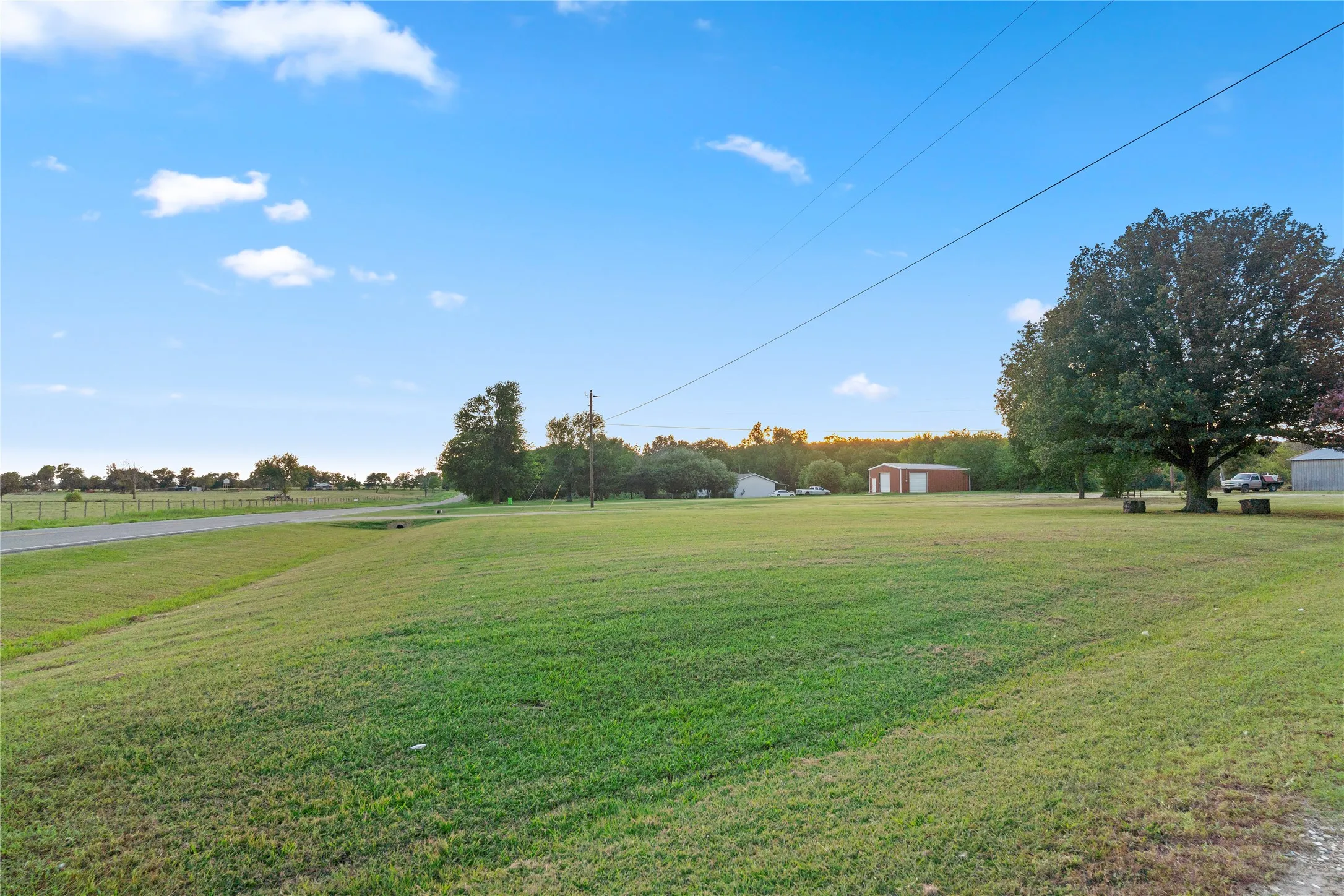 Single Family Residence For Sale in Hopkins County , 15197 Farm Road 71 E, Sulphur Bluff, Texas 75481, 3 Bedroom, 2 Bathroom, Garage spaces, 1,404 Sqft, built in 1996, Price $349,000, mls#21322569, Real Estate Agent in Sulphur Bluff, Homes For Sale in Hopkins county, Homes For Sale in Sulphur Bluff, Realtor in Sulphur Bluff Texas, Real Estate Brokerage Independent Realty Texas, Luminita Cordes Realtor