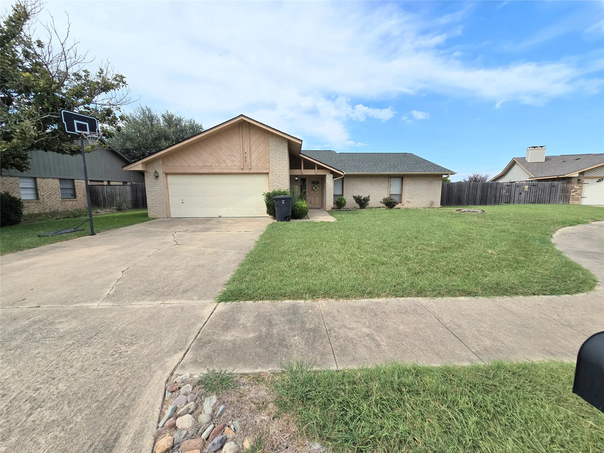 Single Family Residence For Sale in Bell County , 903 Moss Circle, Killeen, Texas 76542, 3 Bedroom, 2 Bathroom, 2 Garage spaces, 1,797 Sqft, built in 1979, mls#21321797, Real Estate Agent in Killeen, Homes For Sale in Bell county, Homes For Sale in Killeen, Realtor in Killeen Texas, Real Estate Brokerage Independent Realty Texas, Luminita Cordes Realtor