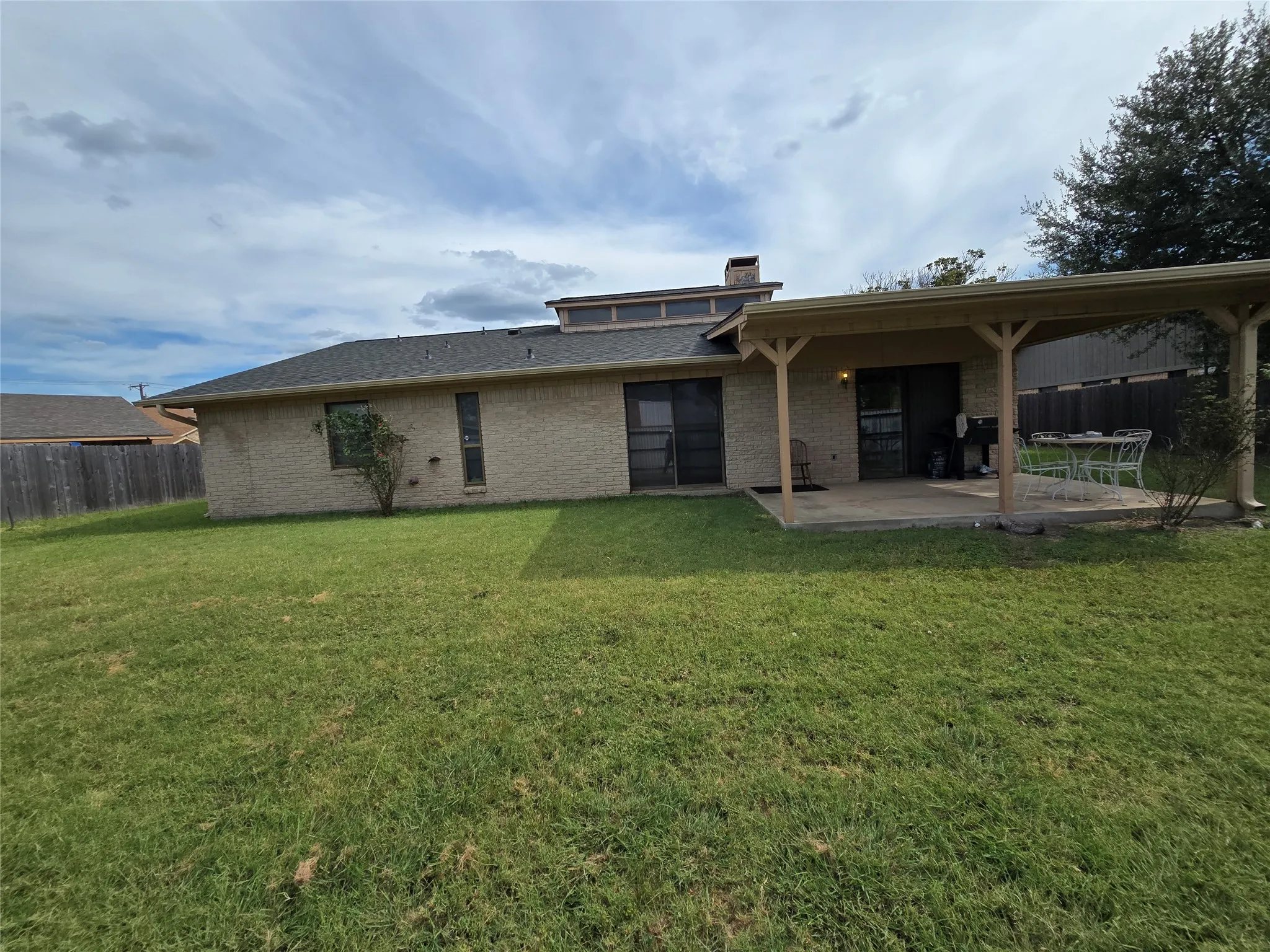 Single Family Residence For Sale in Bell County , 903 Moss Circle, Killeen, Texas 76542, 3 Bedroom, 2 Bathroom, 2 Garage spaces, 1,797 Sqft, built in 1979, mls#21321797, Real Estate Agent in Killeen, Homes For Sale in Bell county, Homes For Sale in Killeen, Realtor in Killeen Texas, Real Estate Brokerage Independent Realty Texas, Luminita Cordes Realtor