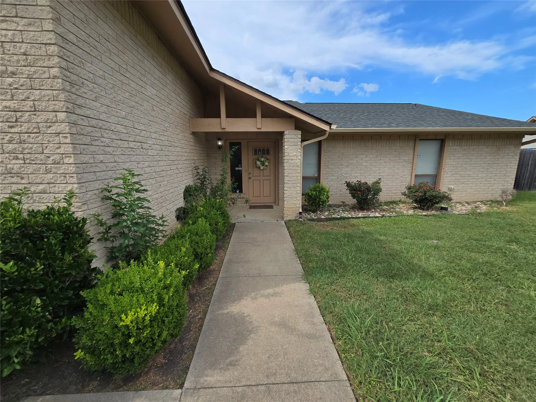 Single Family Residence For Sale in Bell County , 903 Moss Circle, Killeen, Texas 76542, 3 Bedroom, 2 Bathroom, 2 Garage spaces, 1,797 Sqft, built in 1979, mls#21321797, Real Estate Agent in Killeen, Homes For Sale in Bell county, Homes For Sale in Killeen, Realtor in Killeen Texas, Real Estate Brokerage Independent Realty Texas, Luminita Cordes Realtor