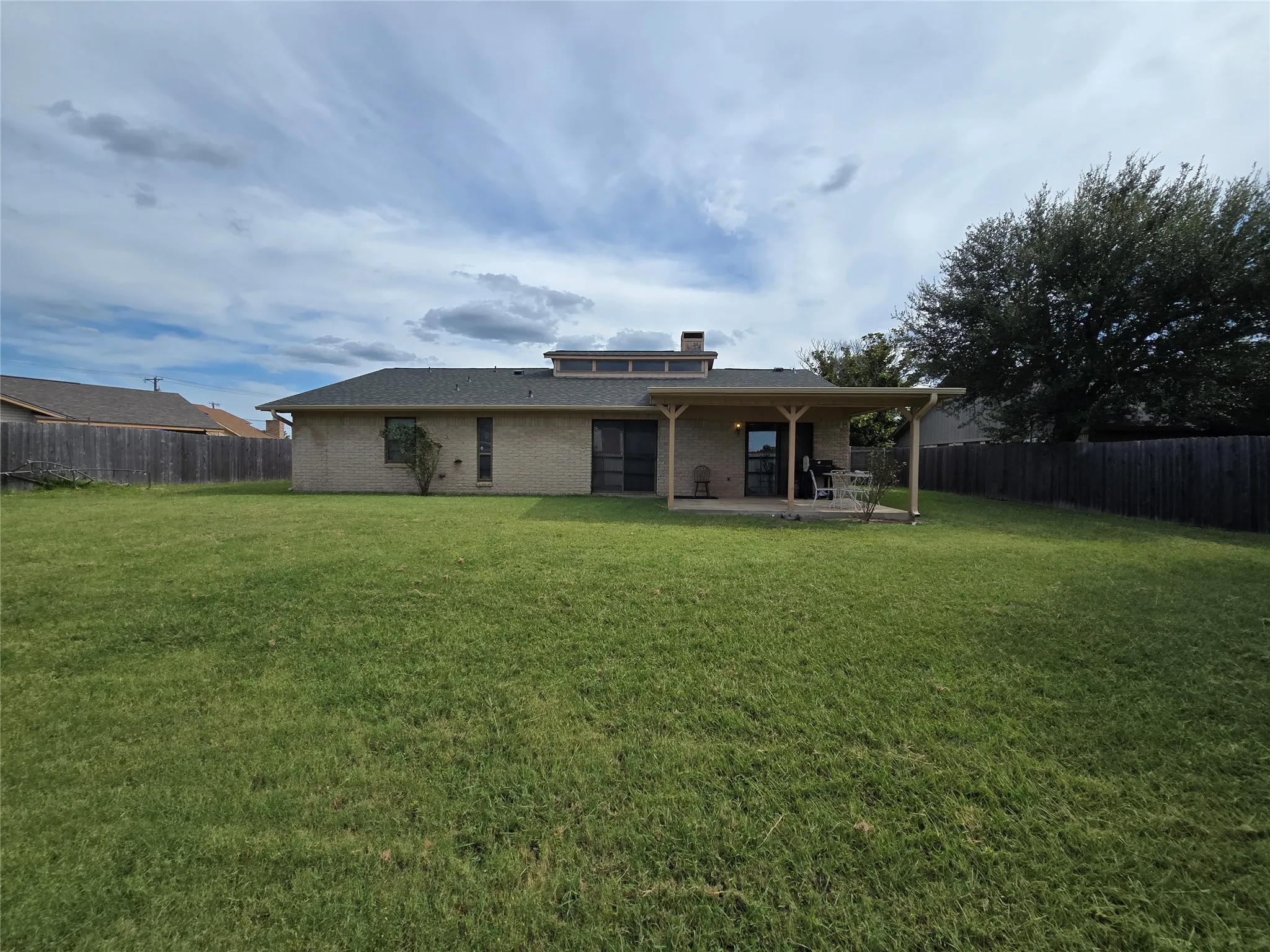 Single Family Residence For Sale in Bell County , 903 Moss Circle, Killeen, Texas 76542, 3 Bedroom, 2 Bathroom, 2 Garage spaces, 1,797 Sqft, built in 1979, mls#21321797, Real Estate Agent in Killeen, Homes For Sale in Bell county, Homes For Sale in Killeen, Realtor in Killeen Texas, Real Estate Brokerage Independent Realty Texas, Luminita Cordes Realtor