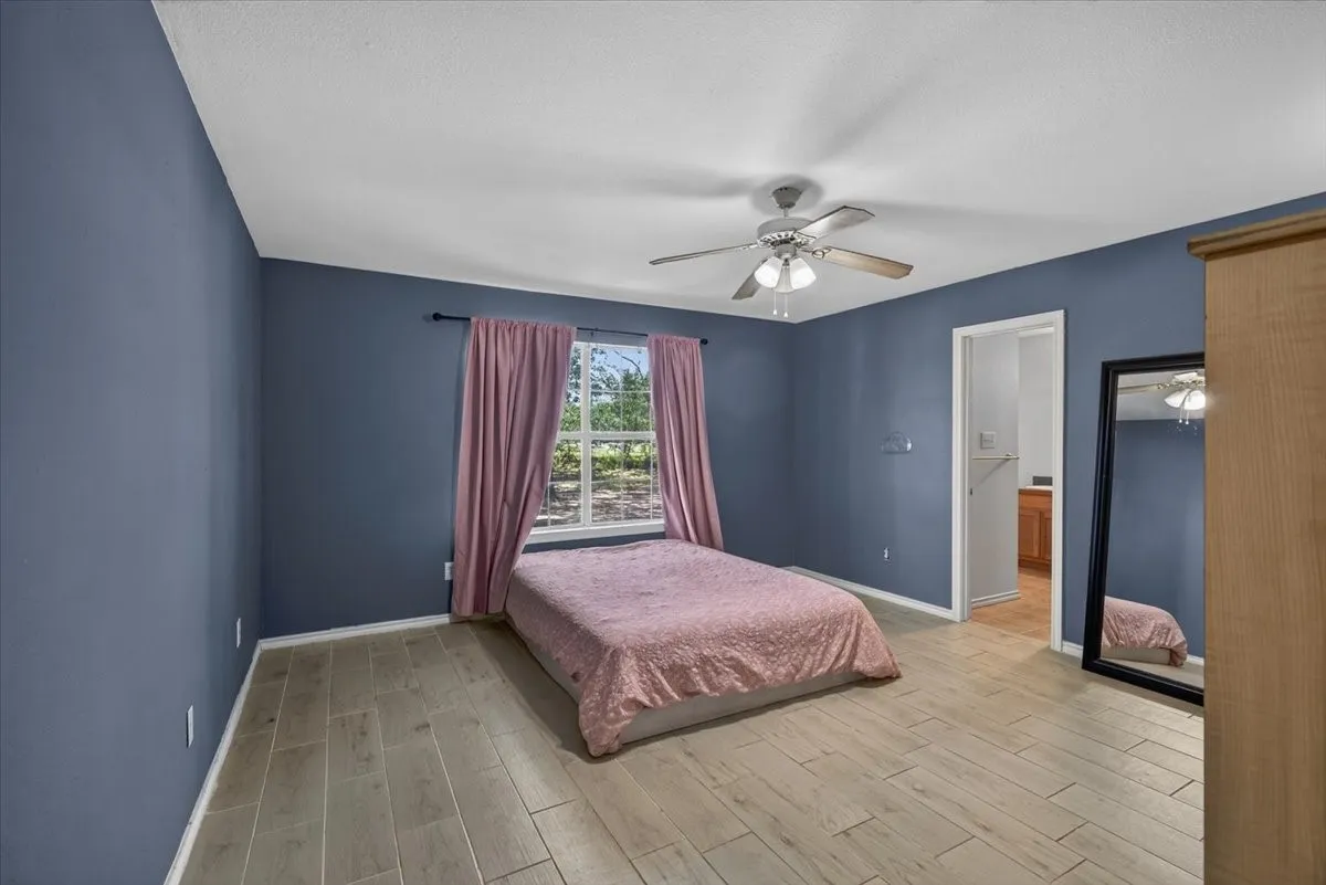 Single Family Residence For Sale in Henderson County , 12281 County Road 2149, Kemp, Texas 75143, 4 Bedroom, 3 Bathroom, Garage spaces, 2,760 Sqft, built in 2003, mls#21322671, Real Estate Agent in Kemp, Homes For Sale in Henderson county, Homes For Sale in Kemp, Realtor in Kemp Texas, Real Estate Brokerage Independent Realty Texas, Luminita Cordes Realtor