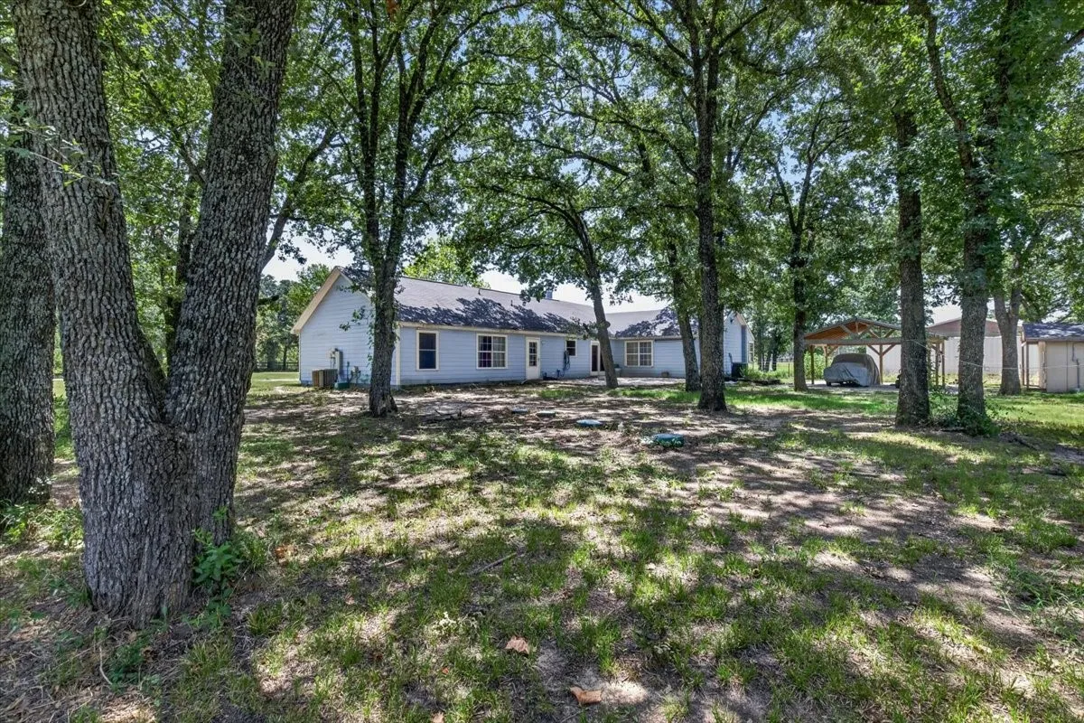 Single Family Residence For Sale in Henderson County , 12281 County Road 2149, Kemp, Texas 75143, 4 Bedroom, 3 Bathroom, Garage spaces, 2,760 Sqft, built in 2003, mls#21322671, Real Estate Agent in Kemp, Homes For Sale in Henderson county, Homes For Sale in Kemp, Realtor in Kemp Texas, Real Estate Brokerage Independent Realty Texas, Luminita Cordes Realtor