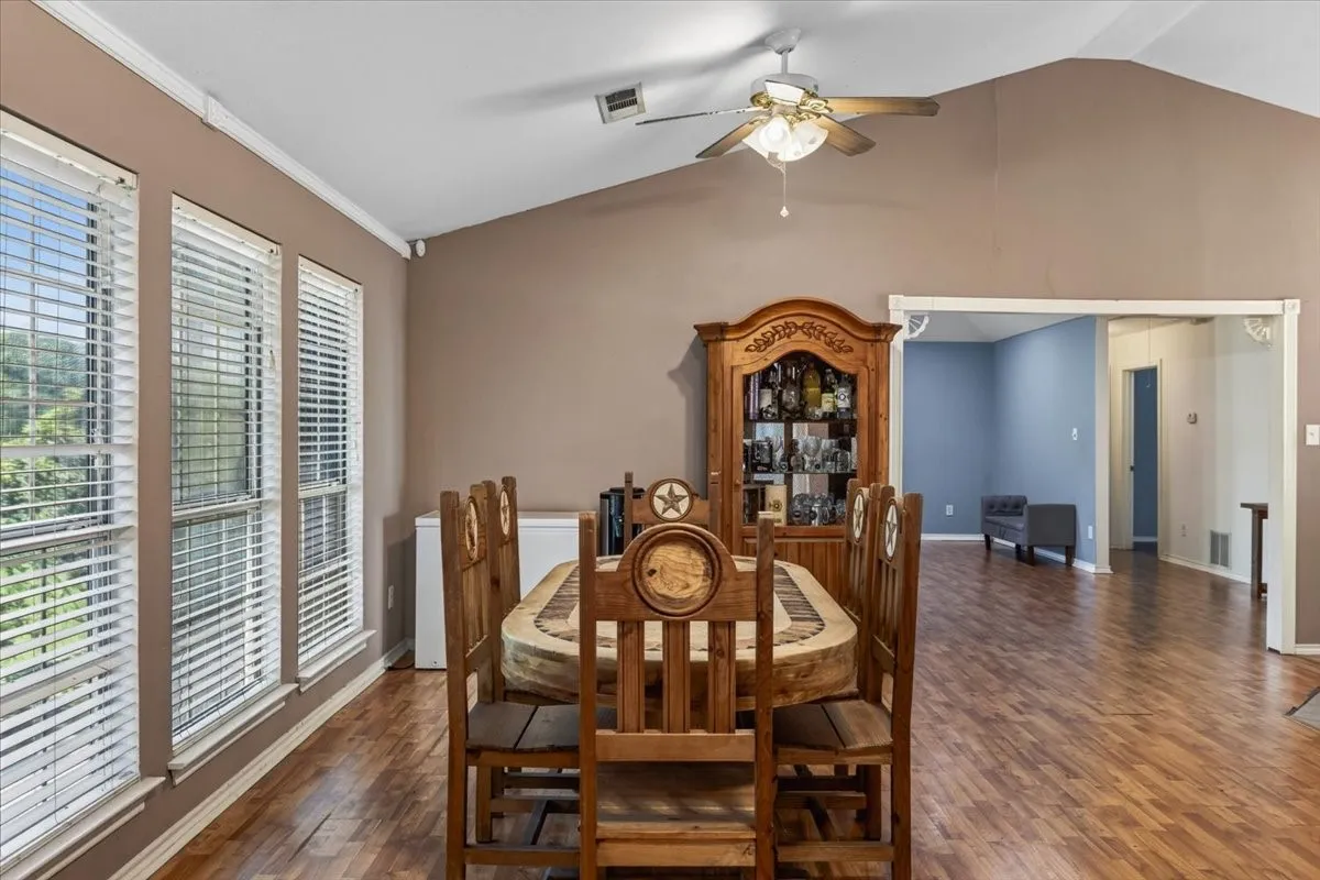 Single Family Residence For Sale in Henderson County , 12281 County Road 2149, Kemp, Texas 75143, 4 Bedroom, 3 Bathroom, Garage spaces, 2,760 Sqft, built in 2003, mls#21322671, Real Estate Agent in Kemp, Homes For Sale in Henderson county, Homes For Sale in Kemp, Realtor in Kemp Texas, Real Estate Brokerage Independent Realty Texas, Luminita Cordes Realtor