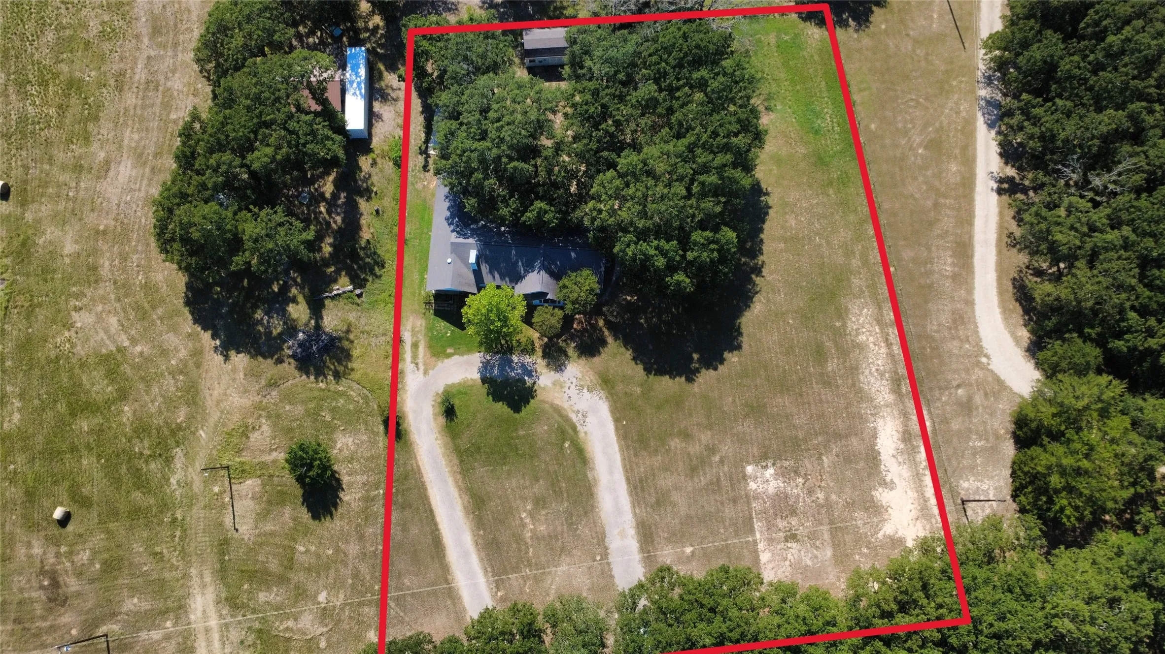 Single Family Residence For Sale in Henderson County , 12281 County Road 2149, Kemp, Texas 75143, 4 Bedroom, 3 Bathroom, Garage spaces, 2,760 Sqft, built in 2003, mls#21322671, Real Estate Agent in Kemp, Homes For Sale in Henderson county, Homes For Sale in Kemp, Realtor in Kemp Texas, Real Estate Brokerage Independent Realty Texas, Luminita Cordes Realtor