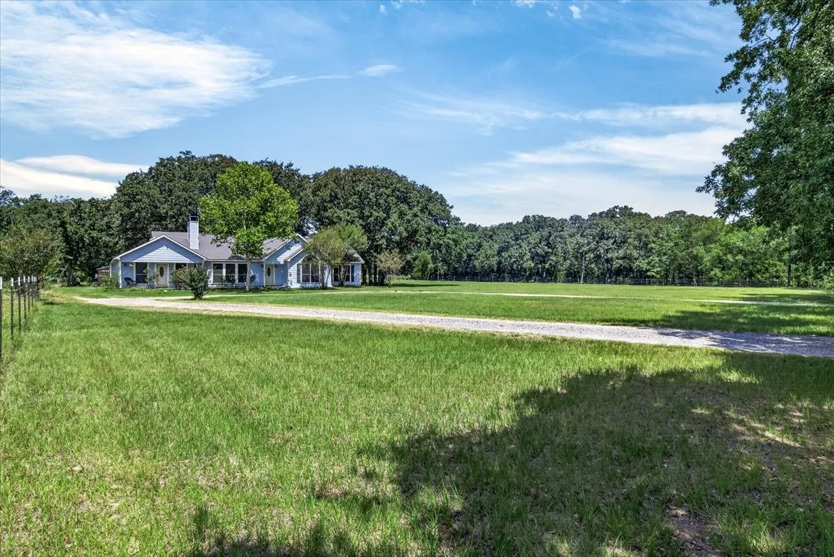 Single Family Residence For Sale in Henderson County , 12281 County Road 2149, Kemp, Texas 75143, 4 Bedroom, 3 Bathroom, Garage spaces, 2,760 Sqft, built in 2003, mls#21322671, Real Estate Agent in Kemp, Homes For Sale in Henderson county, Homes For Sale in Kemp, Realtor in Kemp Texas, Real Estate Brokerage Independent Realty Texas, Luminita Cordes Realtor