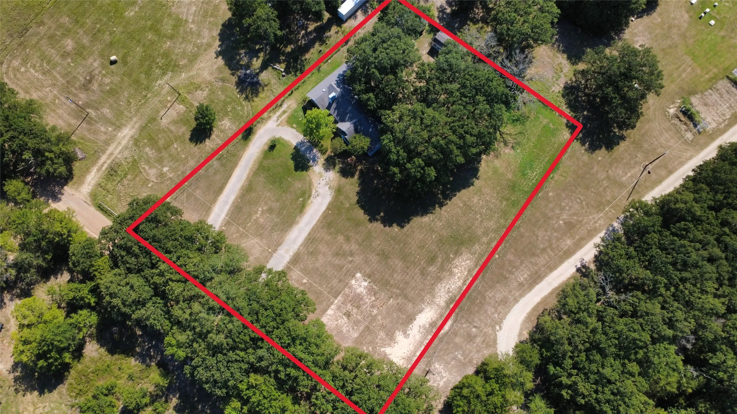 Single Family Residence For Sale in Henderson County , 12281 County Road 2149, Kemp, Texas 75143, 4 Bedroom, 3 Bathroom, Garage spaces, 2,760 Sqft, built in 2003, mls#21322671, Real Estate Agent in Kemp, Homes For Sale in Henderson county, Homes For Sale in Kemp, Realtor in Kemp Texas, Real Estate Brokerage Independent Realty Texas, Luminita Cordes Realtor