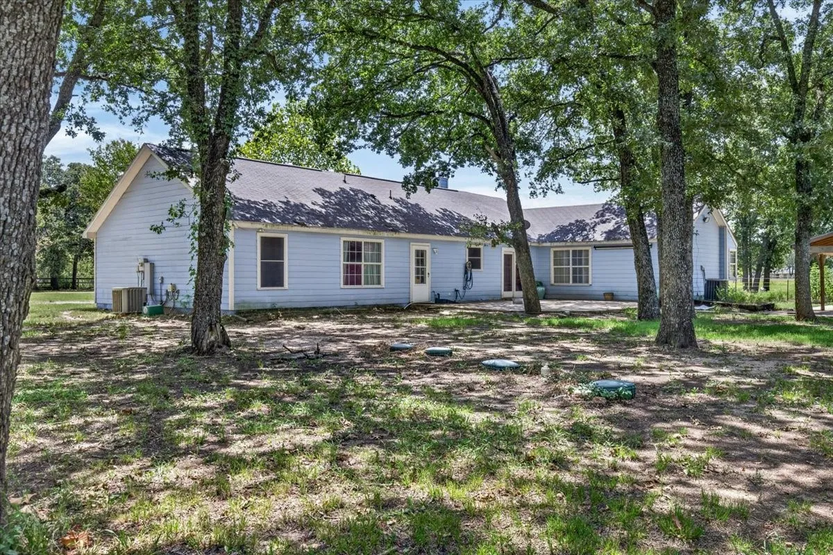 Single Family Residence For Sale in Henderson County , 12281 County Road 2149, Kemp, Texas 75143, 4 Bedroom, 3 Bathroom, Garage spaces, 2,760 Sqft, built in 2003, mls#21322671, Real Estate Agent in Kemp, Homes For Sale in Henderson county, Homes For Sale in Kemp, Realtor in Kemp Texas, Real Estate Brokerage Independent Realty Texas, Luminita Cordes Realtor