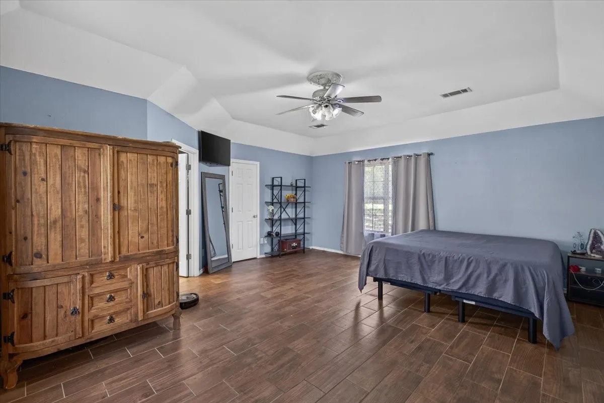 Single Family Residence For Sale in Henderson County , 12281 County Road 2149, Kemp, Texas 75143, 4 Bedroom, 3 Bathroom, Garage spaces, 2,760 Sqft, built in 2003, mls#21322671, Real Estate Agent in Kemp, Homes For Sale in Henderson county, Homes For Sale in Kemp, Realtor in Kemp Texas, Real Estate Brokerage Independent Realty Texas, Luminita Cordes Realtor