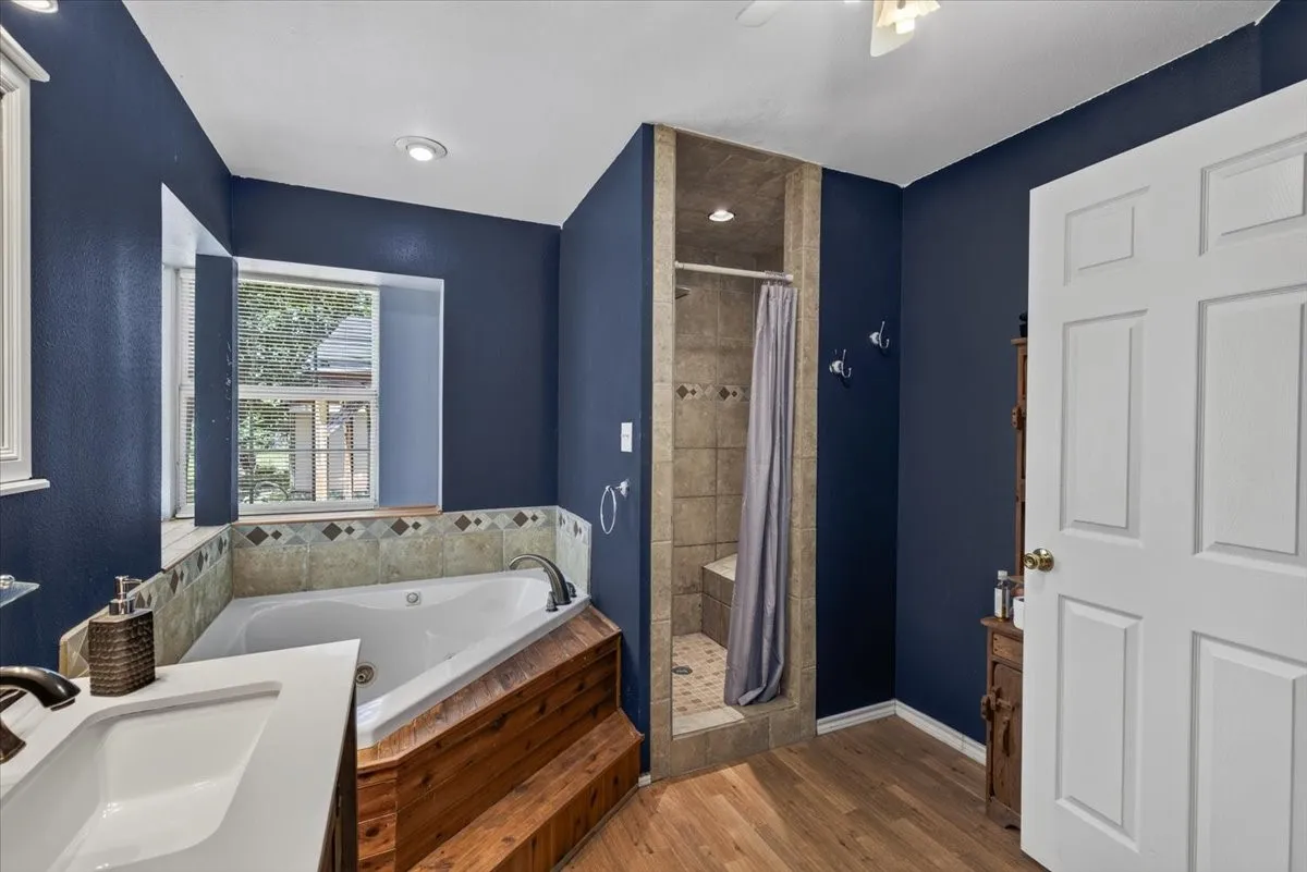 Single Family Residence For Sale in Henderson County , 12281 County Road 2149, Kemp, Texas 75143, 4 Bedroom, 3 Bathroom, Garage spaces, 2,760 Sqft, built in 2003, mls#21322671, Real Estate Agent in Kemp, Homes For Sale in Henderson county, Homes For Sale in Kemp, Realtor in Kemp Texas, Real Estate Brokerage Independent Realty Texas, Luminita Cordes Realtor