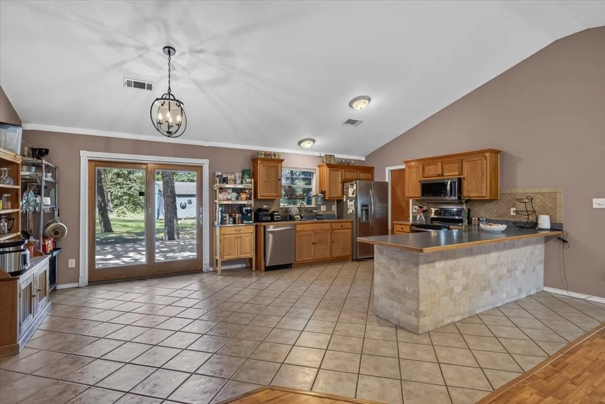 Single Family Residence For Sale in Henderson County , 12281 County Road 2149, Kemp, Texas 75143, 4 Bedroom, 3 Bathroom, Garage spaces, 2,760 Sqft, built in 2003, mls#21322671, Real Estate Agent in Kemp, Homes For Sale in Henderson county, Homes For Sale in Kemp, Realtor in Kemp Texas, Real Estate Brokerage Independent Realty Texas, Luminita Cordes Realtor