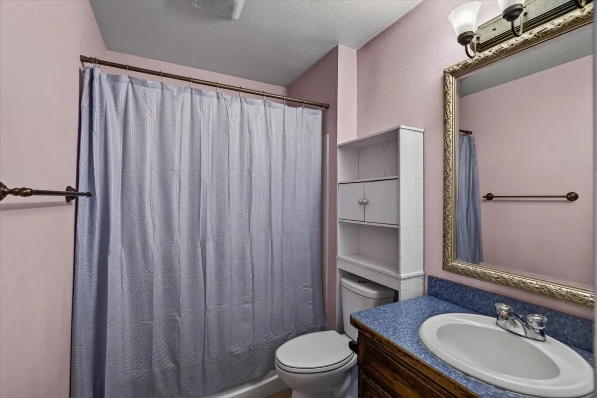 Single Family Residence For Sale in Henderson County , 12281 County Road 2149, Kemp, Texas 75143, 4 Bedroom, 3 Bathroom, Garage spaces, 2,760 Sqft, built in 2003, mls#21322671, Real Estate Agent in Kemp, Homes For Sale in Henderson county, Homes For Sale in Kemp, Realtor in Kemp Texas, Real Estate Brokerage Independent Realty Texas, Luminita Cordes Realtor