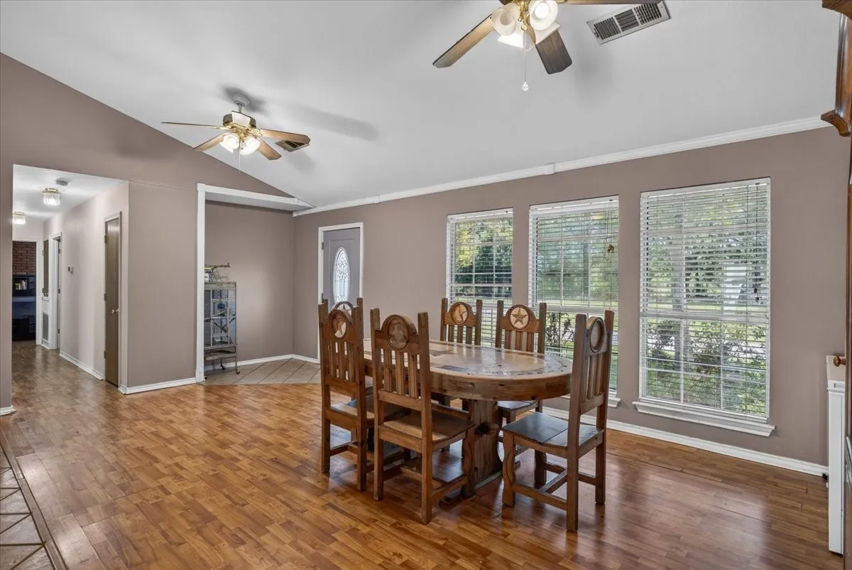Single Family Residence For Sale in Henderson County , 12281 County Road 2149, Kemp, Texas 75143, 4 Bedroom, 3 Bathroom, Garage spaces, 2,760 Sqft, built in 2003, mls#21322671, Real Estate Agent in Kemp, Homes For Sale in Henderson county, Homes For Sale in Kemp, Realtor in Kemp Texas, Real Estate Brokerage Independent Realty Texas, Luminita Cordes Realtor