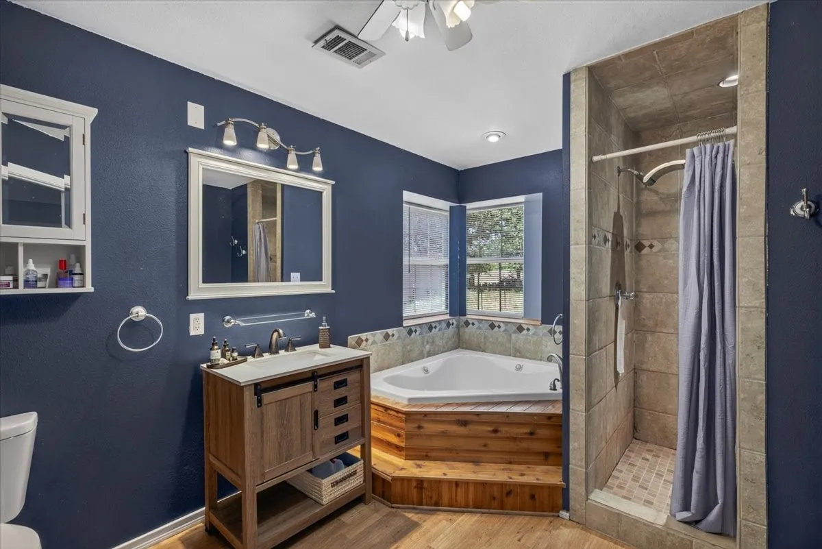 Single Family Residence For Sale in Henderson County , 12281 County Road 2149, Kemp, Texas 75143, 4 Bedroom, 3 Bathroom, Garage spaces, 2,760 Sqft, built in 2003, mls#21322671, Real Estate Agent in Kemp, Homes For Sale in Henderson county, Homes For Sale in Kemp, Realtor in Kemp Texas, Real Estate Brokerage Independent Realty Texas, Luminita Cordes Realtor