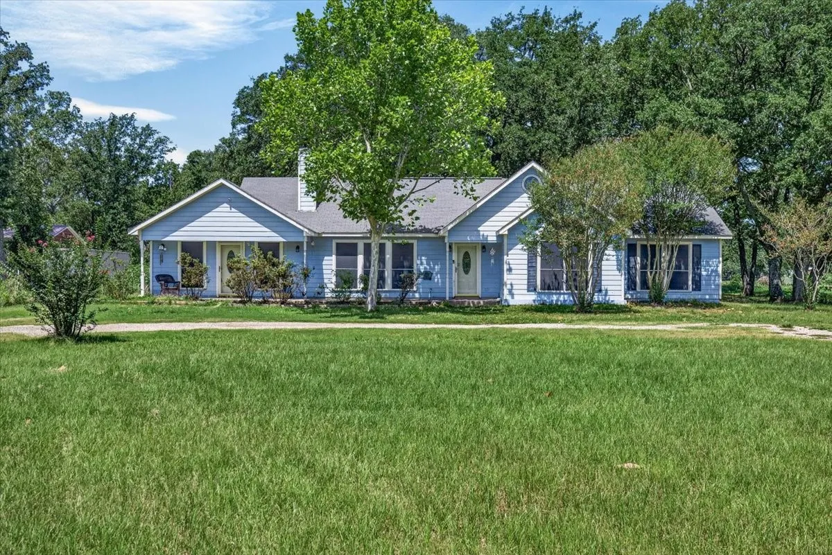 Single Family Residence For Sale in Henderson County , 12281 County Road 2149, Kemp, Texas 75143, 4 Bedroom, 3 Bathroom, Garage spaces, 2,760 Sqft, built in 2003, mls#21322671, Real Estate Agent in Kemp, Homes For Sale in Henderson county, Homes For Sale in Kemp, Realtor in Kemp Texas, Real Estate Brokerage Independent Realty Texas, Luminita Cordes Realtor