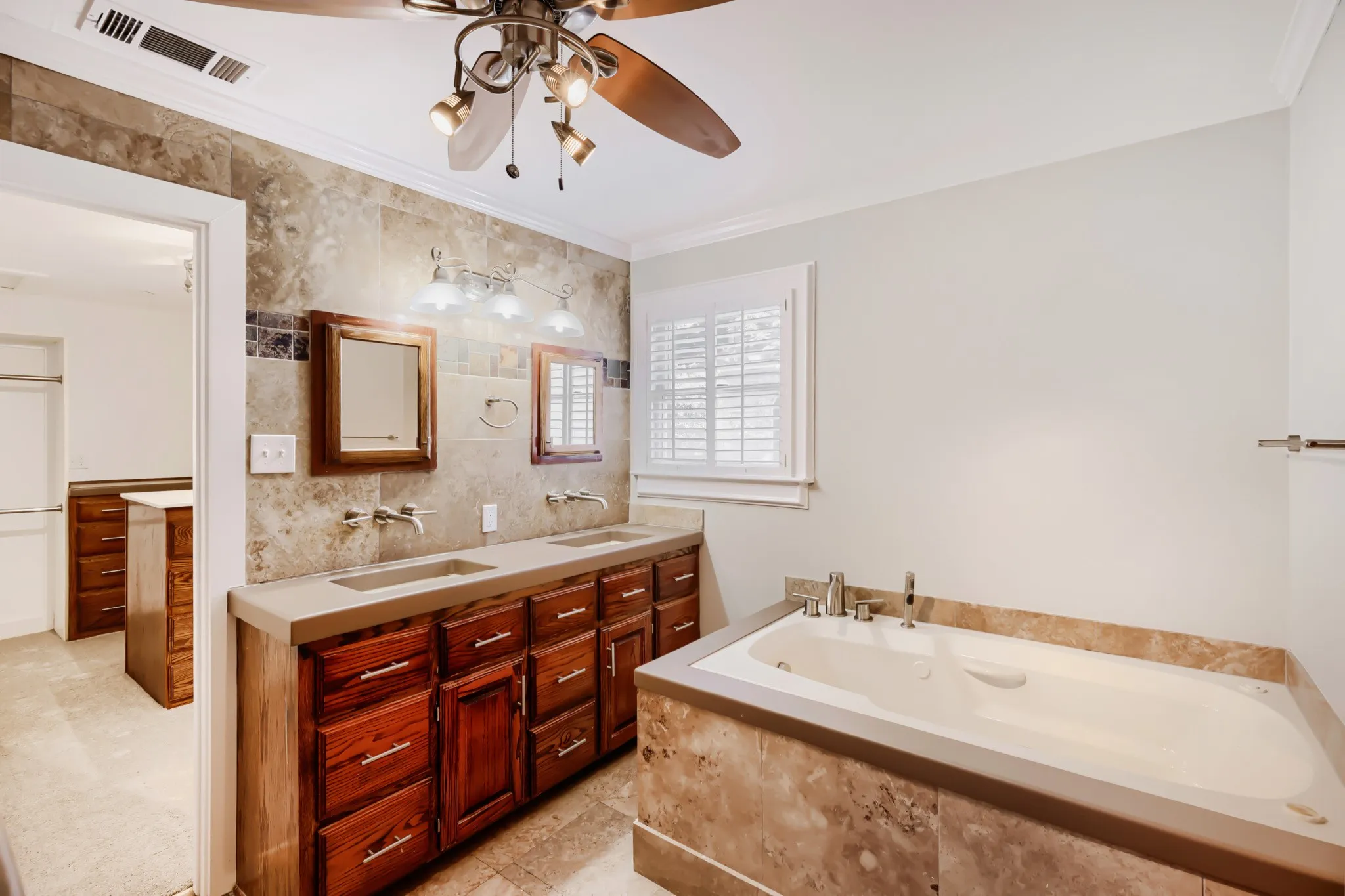 Single Family Residence For Sale in Rockwall County , 3150 Bourbon Street Circle, Rockwall, Texas 75032, 3 Bedroom, 3 Bathroom, 2 Garage spaces, 2,146 Sqft, built in 1990, mls#21207277, Real Estate Agent in Rockwall, Homes For Sale in Rockwall county, Homes For Sale in Rockwall, Realtor in Rockwall Texas, Real Estate Brokerage Independent Realty Texas, Luminita Cordes Realtor