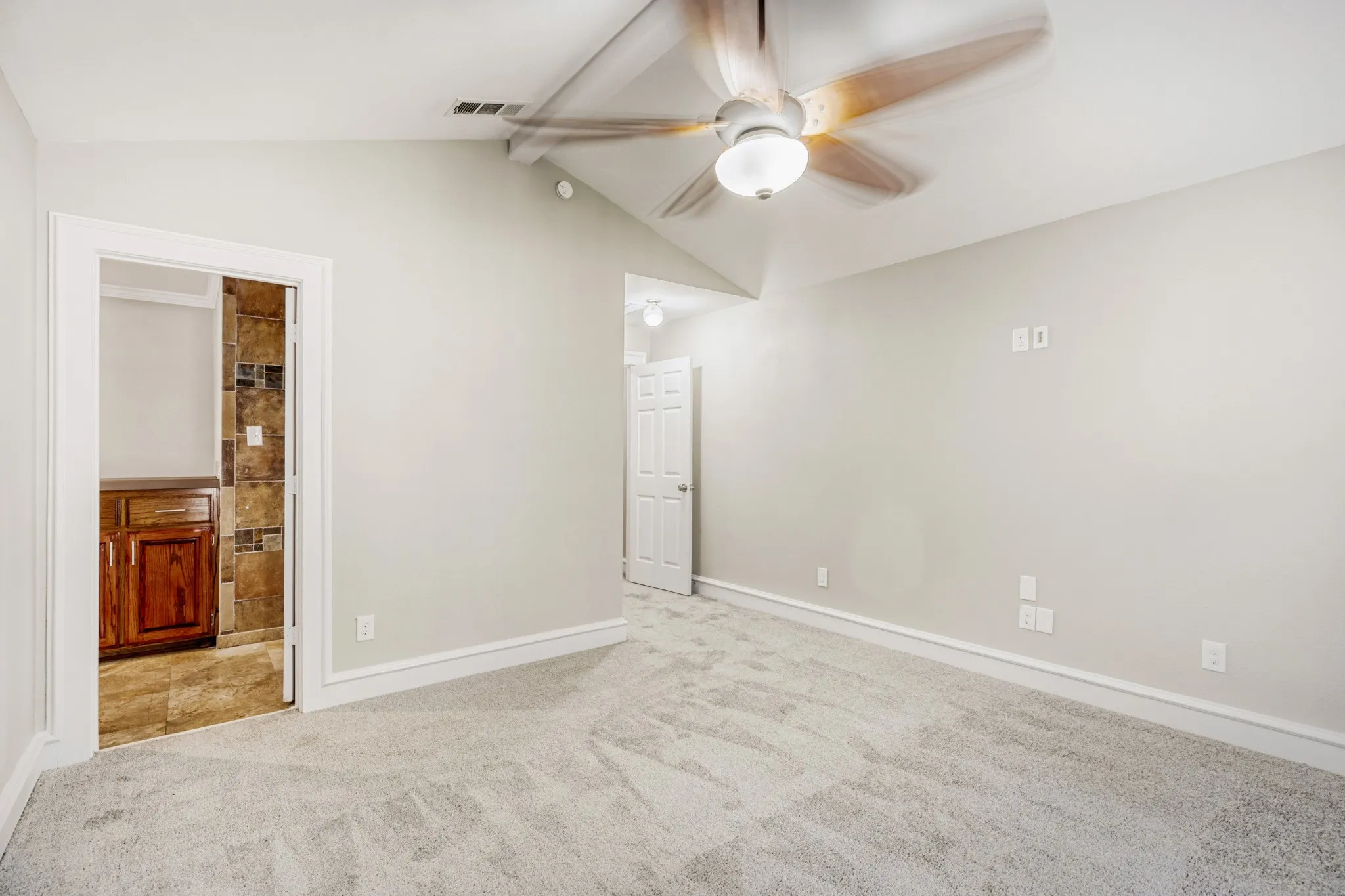Single Family Residence For Sale in Rockwall County , 3150 Bourbon Street Circle, Rockwall, Texas 75032, 3 Bedroom, 3 Bathroom, 2 Garage spaces, 2,146 Sqft, built in 1990, mls#21207277, Real Estate Agent in Rockwall, Homes For Sale in Rockwall county, Homes For Sale in Rockwall, Realtor in Rockwall Texas, Real Estate Brokerage Independent Realty Texas, Luminita Cordes Realtor