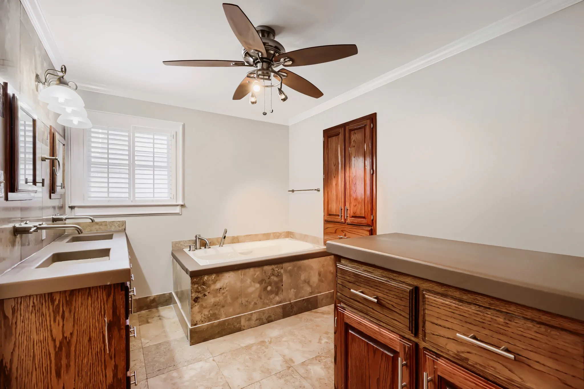 Single Family Residence For Sale in Rockwall County , 3150 Bourbon Street Circle, Rockwall, Texas 75032, 3 Bedroom, 3 Bathroom, 2 Garage spaces, 2,146 Sqft, built in 1990, mls#21207277, Real Estate Agent in Rockwall, Homes For Sale in Rockwall county, Homes For Sale in Rockwall, Realtor in Rockwall Texas, Real Estate Brokerage Independent Realty Texas, Luminita Cordes Realtor