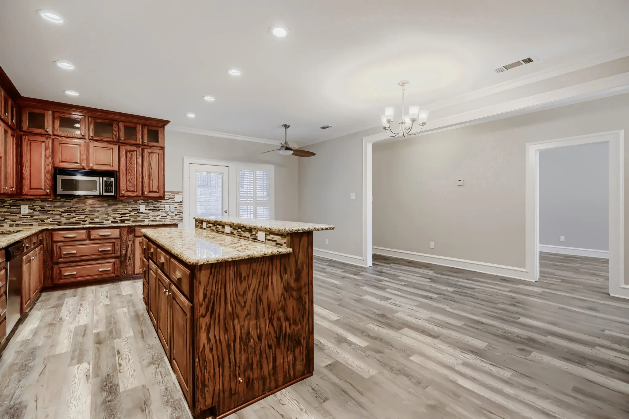 Single Family Residence For Sale in Rockwall County , 3150 Bourbon Street Circle, Rockwall, Texas 75032, 3 Bedroom, 3 Bathroom, 2 Garage spaces, 2,146 Sqft, built in 1990, mls#21207277, Real Estate Agent in Rockwall, Homes For Sale in Rockwall county, Homes For Sale in Rockwall, Realtor in Rockwall Texas, Real Estate Brokerage Independent Realty Texas, Luminita Cordes Realtor