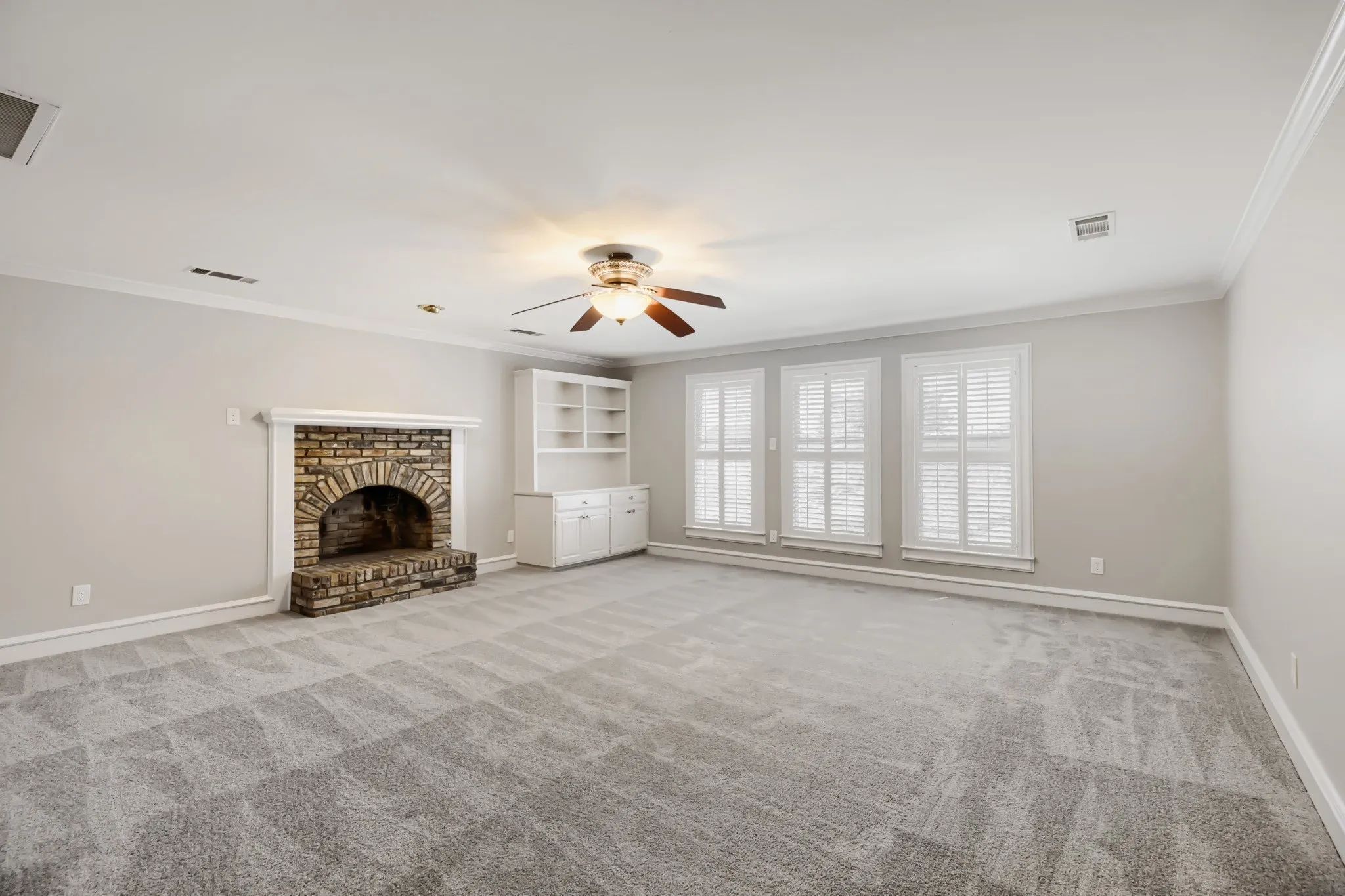 Single Family Residence For Sale in Rockwall County , 3150 Bourbon Street Circle, Rockwall, Texas 75032, 3 Bedroom, 3 Bathroom, 2 Garage spaces, 2,146 Sqft, built in 1990, mls#21207277, Real Estate Agent in Rockwall, Homes For Sale in Rockwall county, Homes For Sale in Rockwall, Realtor in Rockwall Texas, Real Estate Brokerage Independent Realty Texas, Luminita Cordes Realtor