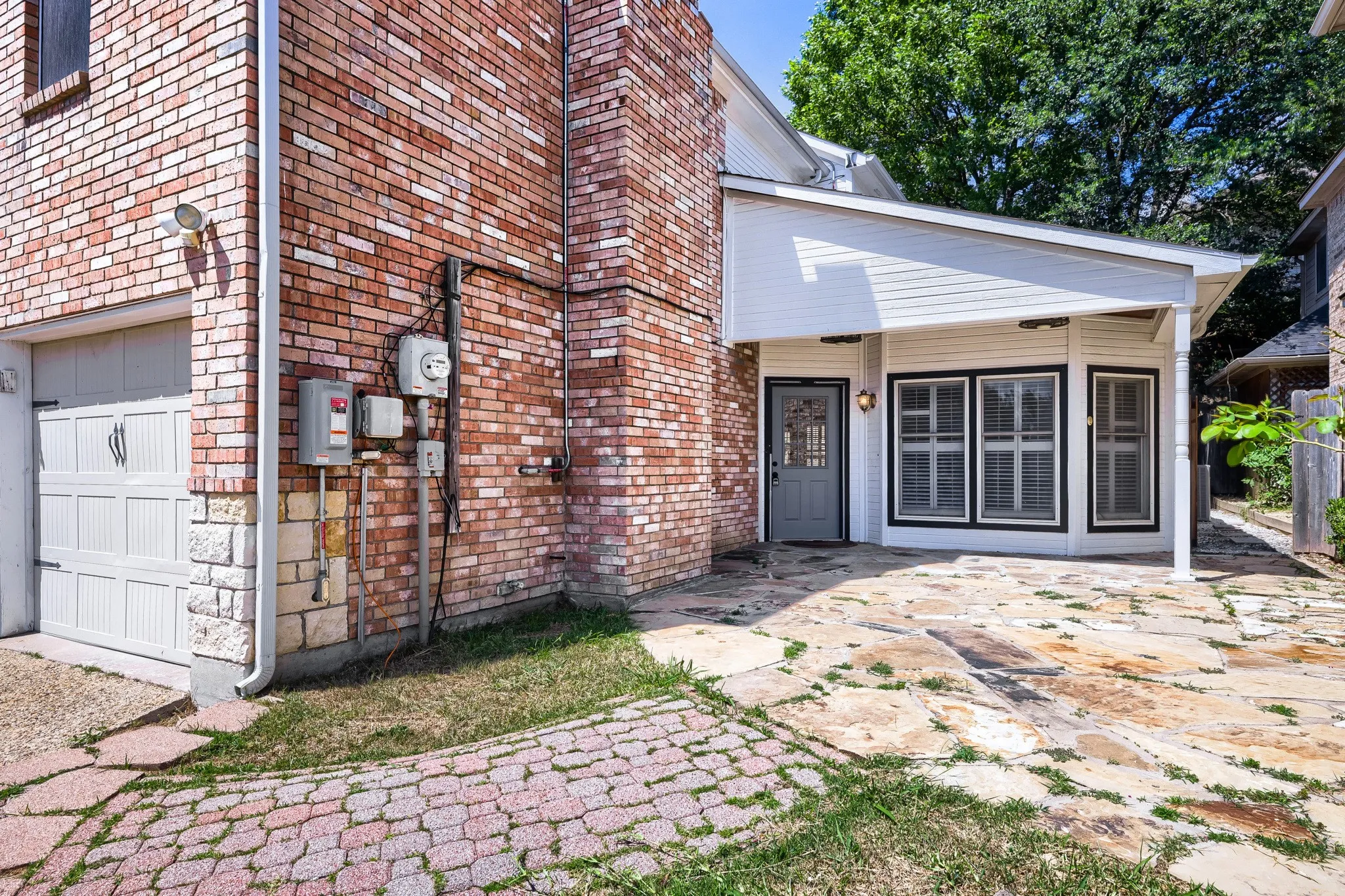 Single Family Residence For Sale in Rockwall County , 3150 Bourbon Street Circle, Rockwall, Texas 75032, 3 Bedroom, 3 Bathroom, 2 Garage spaces, 2,146 Sqft, built in 1990, mls#21207277, Real Estate Agent in Rockwall, Homes For Sale in Rockwall county, Homes For Sale in Rockwall, Realtor in Rockwall Texas, Real Estate Brokerage Independent Realty Texas, Luminita Cordes Realtor