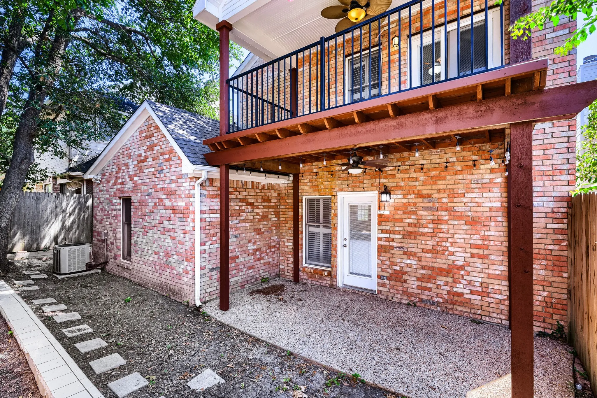 Single Family Residence For Sale in Rockwall County , 3150 Bourbon Street Circle, Rockwall, Texas 75032, 3 Bedroom, 3 Bathroom, 2 Garage spaces, 2,146 Sqft, built in 1990, mls#21207277, Real Estate Agent in Rockwall, Homes For Sale in Rockwall county, Homes For Sale in Rockwall, Realtor in Rockwall Texas, Real Estate Brokerage Independent Realty Texas, Luminita Cordes Realtor