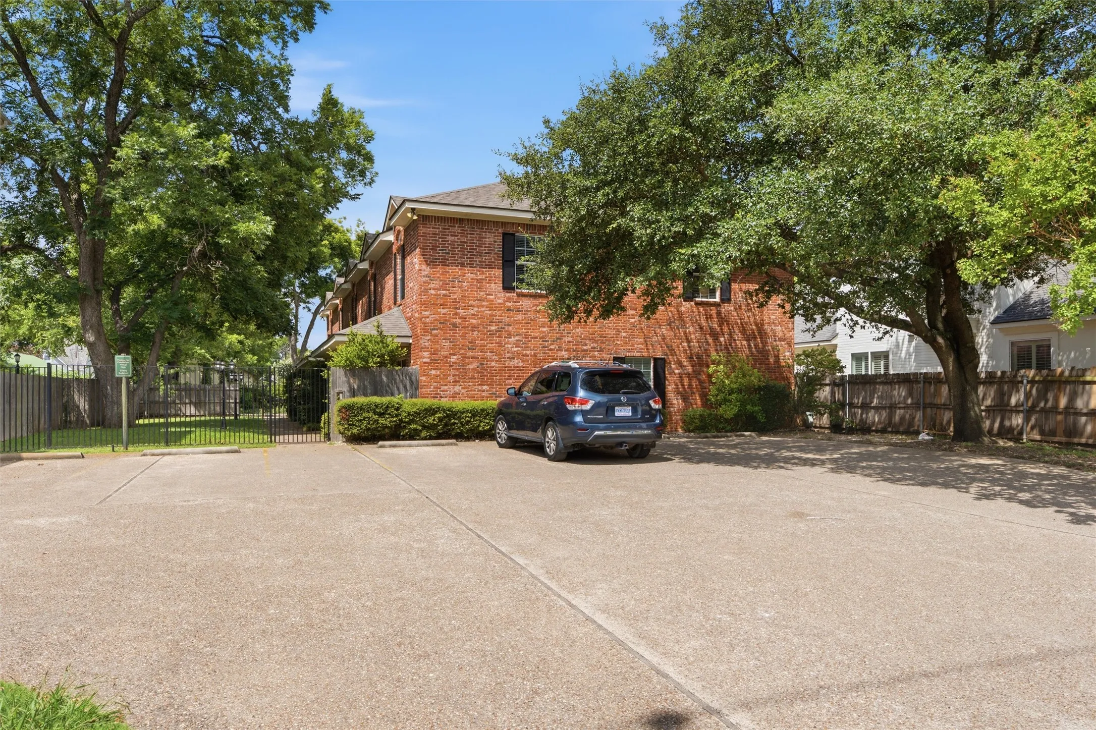 Condominium For Sale in Mc Lennan County , 1809 S 11th Street A, Waco, Texas 76706, 2 Bedroom, 3 Bathroom, Garage spaces, 1,282 Sqft, built in 2002, mls#21320533, Real Estate Agent in Waco, Homes For Sale in Mc Lennan county, Homes For Sale in Waco, Realtor in Waco Texas, Real Estate Brokerage Independent Realty Texas, Luminita Cordes Realtor
