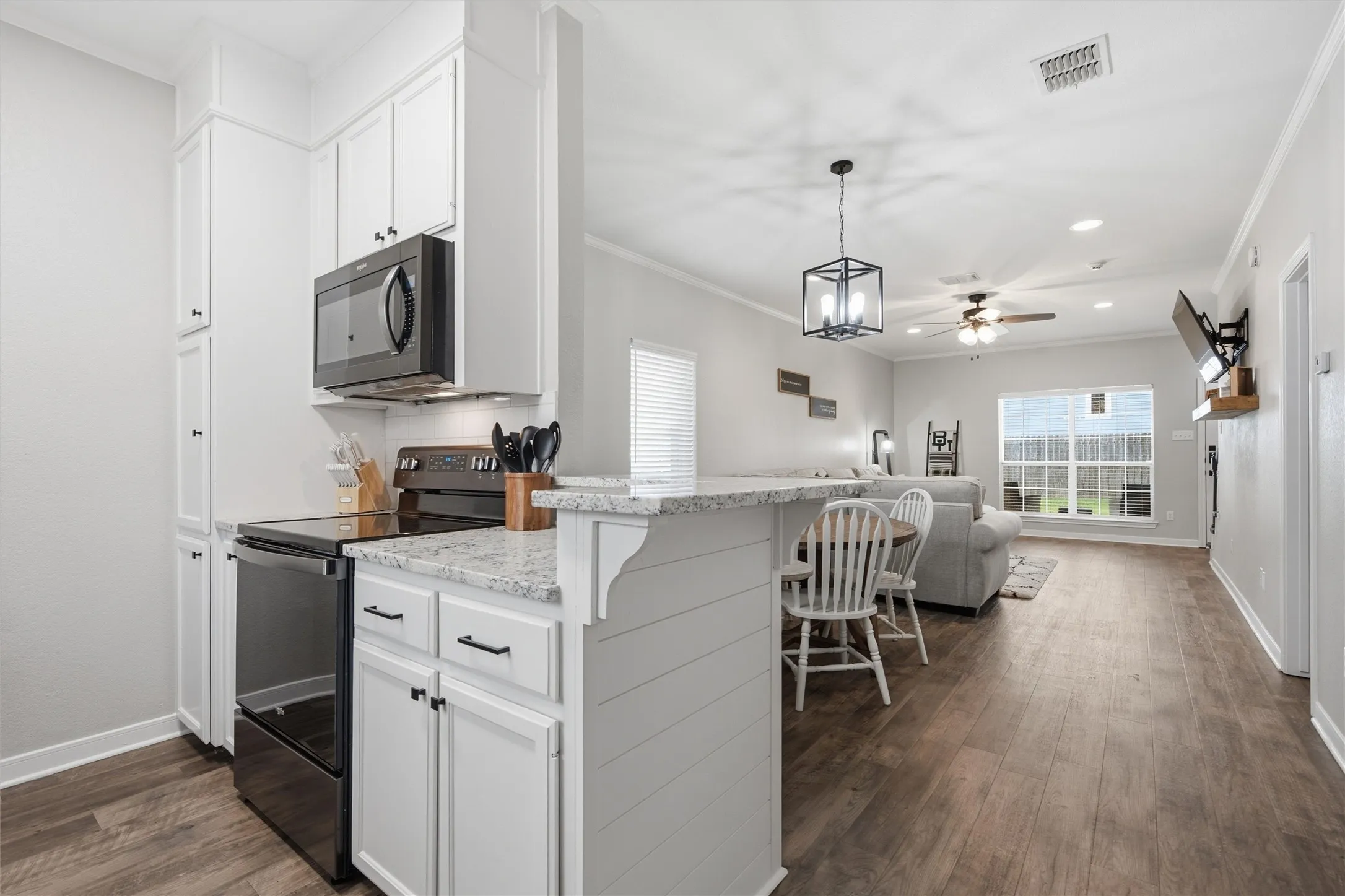 Condominium For Sale in Mc Lennan County , 1809 S 11th Street A, Waco, Texas 76706, 2 Bedroom, 3 Bathroom, Garage spaces, 1,282 Sqft, built in 2002, mls#21320533, Real Estate Agent in Waco, Homes For Sale in Mc Lennan county, Homes For Sale in Waco, Realtor in Waco Texas, Real Estate Brokerage Independent Realty Texas, Luminita Cordes Realtor