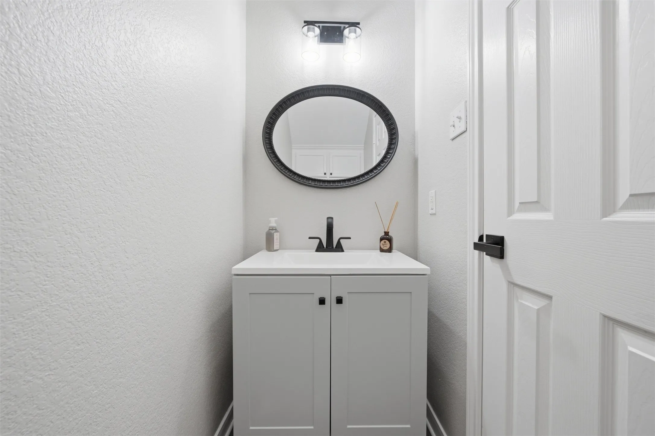 Condominium For Sale in Mc Lennan County , 1809 S 11th Street A, Waco, Texas 76706, 2 Bedroom, 3 Bathroom, Garage spaces, 1,282 Sqft, built in 2002, mls#21320533, Real Estate Agent in Waco, Homes For Sale in Mc Lennan county, Homes For Sale in Waco, Realtor in Waco Texas, Real Estate Brokerage Independent Realty Texas, Luminita Cordes Realtor