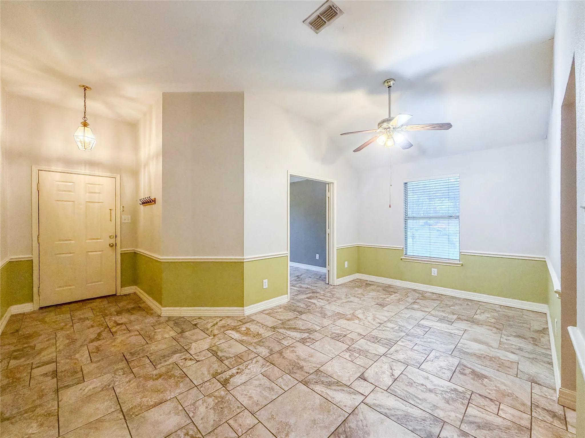 Single Family Residence For Rent in Tarrant County , 2752 Scarborough Drive, Grand Prairie, Texas 75052, 3 Bedrooms, 2 Bathrooms, 2 Garage spaces, 1,721 Sqft, built in 1998, Price $2,200, mls#21316148, Real Estate Agent in Grand Prairie, Homes For Rent in Tarrant county, Homes For Rent in Grand Prairie, Realtor in Grand Prairie Texas, Real Estate Brokerage Independent Realty Texas, Luminita Cordes Realtor