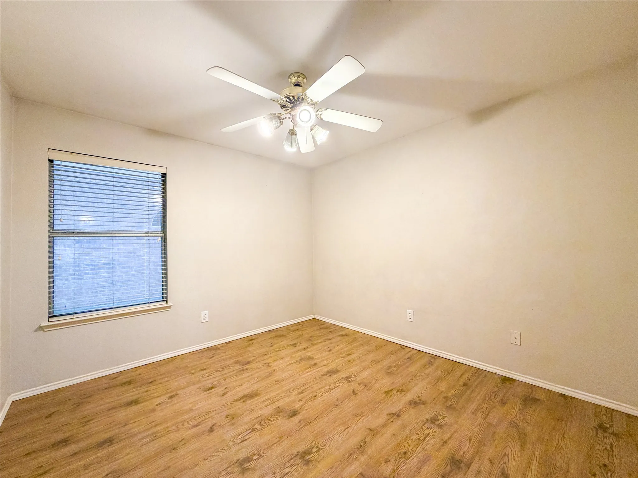 Single Family Residence For Rent in Tarrant County , 2752 Scarborough Drive, Grand Prairie, Texas 75052, 3 Bedrooms, 2 Bathrooms, 2 Garage spaces, 1,721 Sqft, built in 1998, Price $2,200, mls#21316148, Real Estate Agent in Grand Prairie, Homes For Rent in Tarrant county, Homes For Rent in Grand Prairie, Realtor in Grand Prairie Texas, Real Estate Brokerage Independent Realty Texas, Luminita Cordes Realtor
