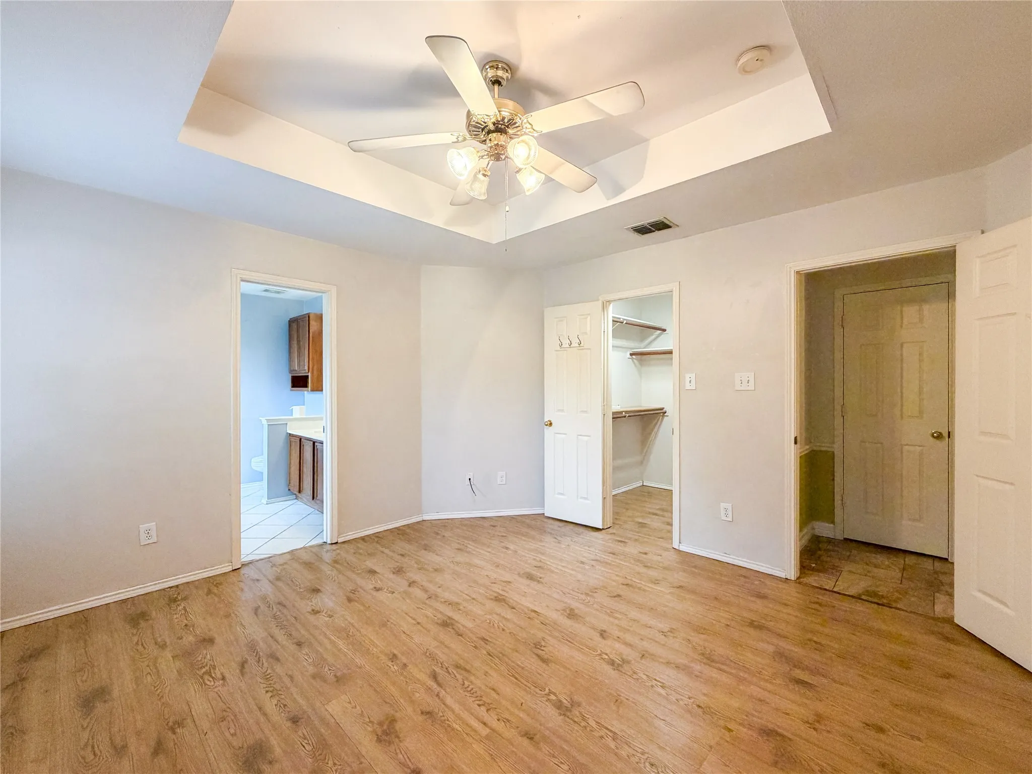 Single Family Residence For Rent in Tarrant County , 2752 Scarborough Drive, Grand Prairie, Texas 75052, 3 Bedrooms, 2 Bathrooms, 2 Garage spaces, 1,721 Sqft, built in 1998, Price $2,200, mls#21316148, Real Estate Agent in Grand Prairie, Homes For Rent in Tarrant county, Homes For Rent in Grand Prairie, Realtor in Grand Prairie Texas, Real Estate Brokerage Independent Realty Texas, Luminita Cordes Realtor