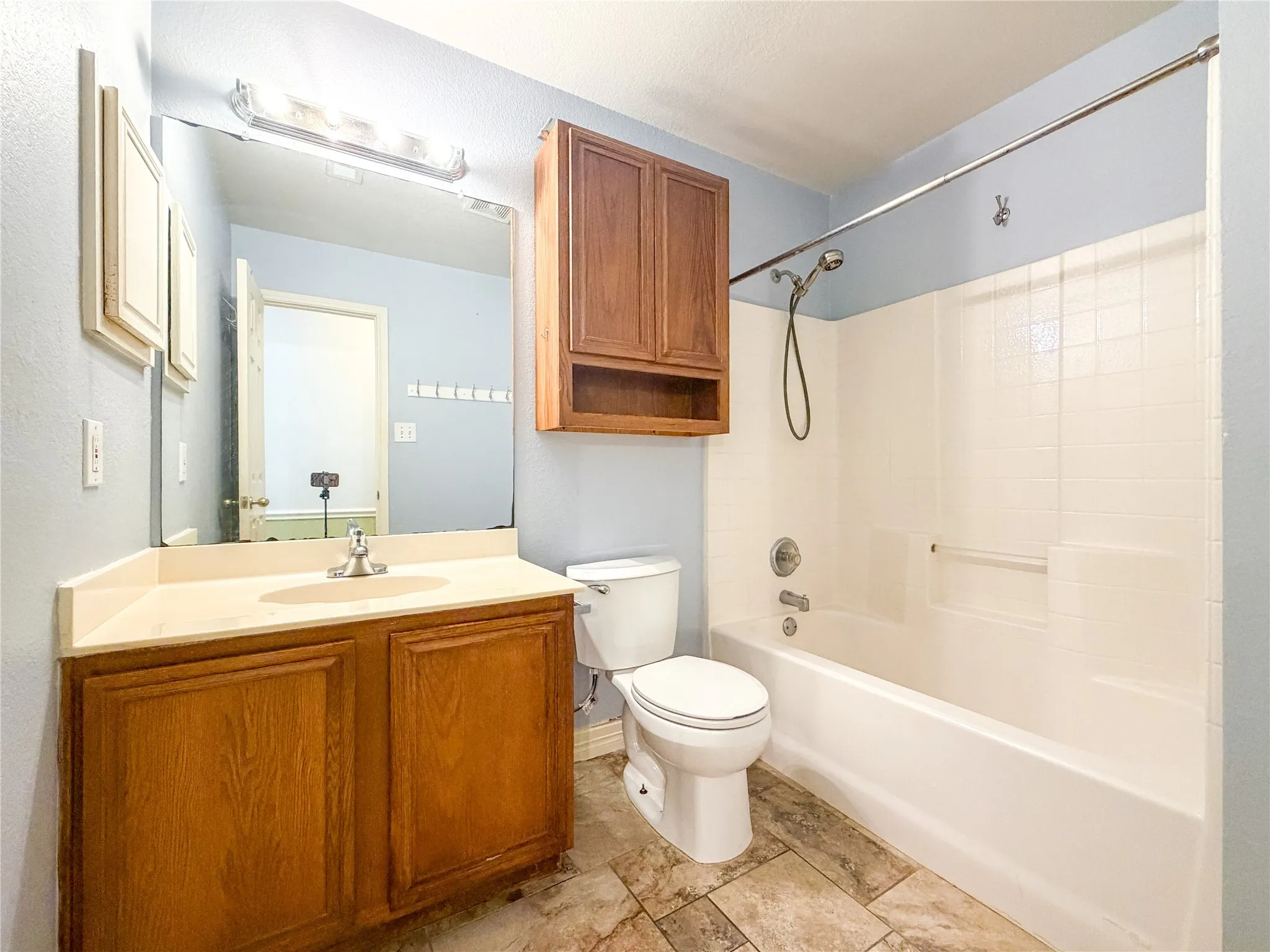 Single Family Residence For Rent in Tarrant County , 2752 Scarborough Drive, Grand Prairie, Texas 75052, 3 Bedrooms, 2 Bathrooms, 2 Garage spaces, 1,721 Sqft, built in 1998, Price $2,200, mls#21316148, Real Estate Agent in Grand Prairie, Homes For Rent in Tarrant county, Homes For Rent in Grand Prairie, Realtor in Grand Prairie Texas, Real Estate Brokerage Independent Realty Texas, Luminita Cordes Realtor