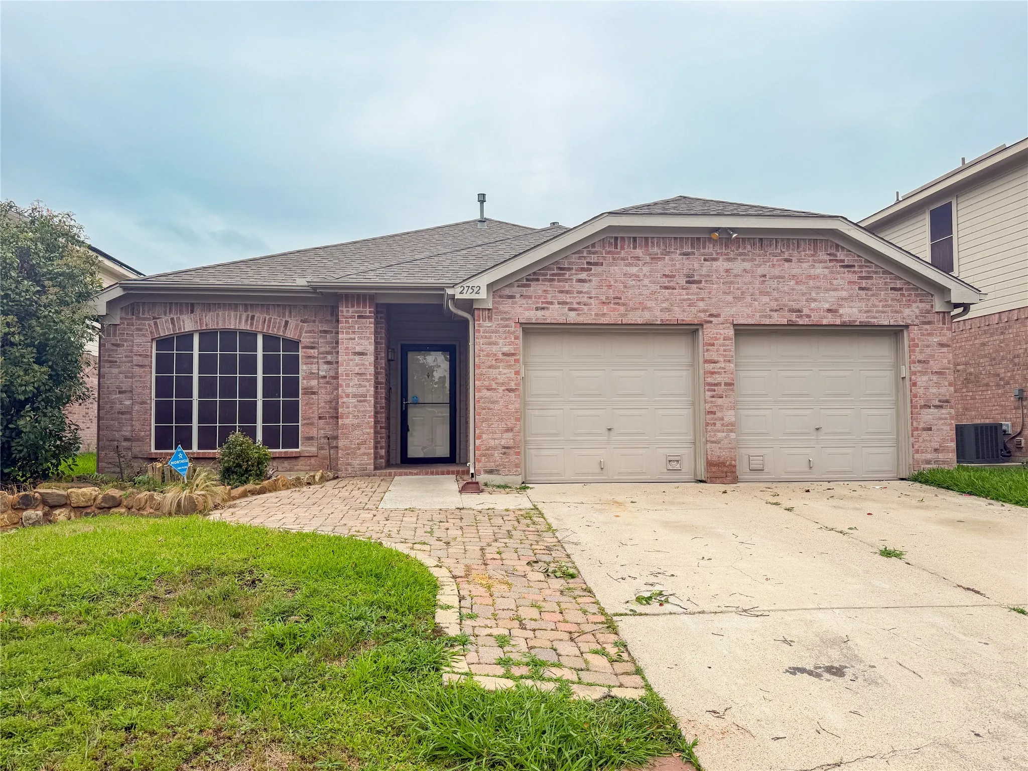 Single Family Residence For Rent in Tarrant County , 2752 Scarborough Drive, Grand Prairie, Texas 75052, 3 Bedrooms, 2 Bathrooms, 2 Garage spaces, 1,721 Sqft, built in 1998, Price $2,200, mls#21316148, Real Estate Agent in Grand Prairie, Homes For Rent in Tarrant county, Homes For Rent in Grand Prairie, Realtor in Grand Prairie Texas, Real Estate Brokerage Independent Realty Texas, Luminita Cordes Realtor